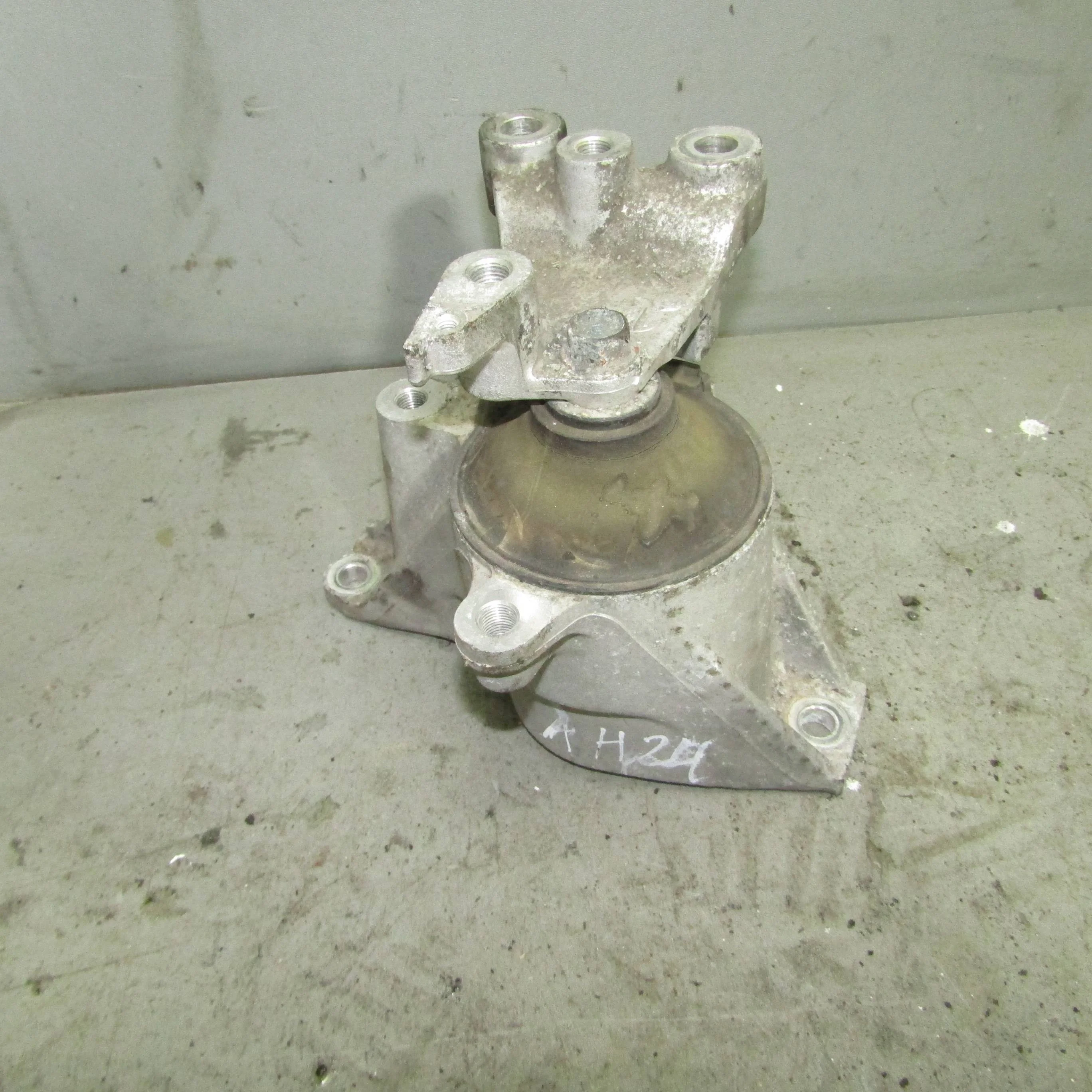 Опора двигателя правая HONDA Civic VIII (2005—200