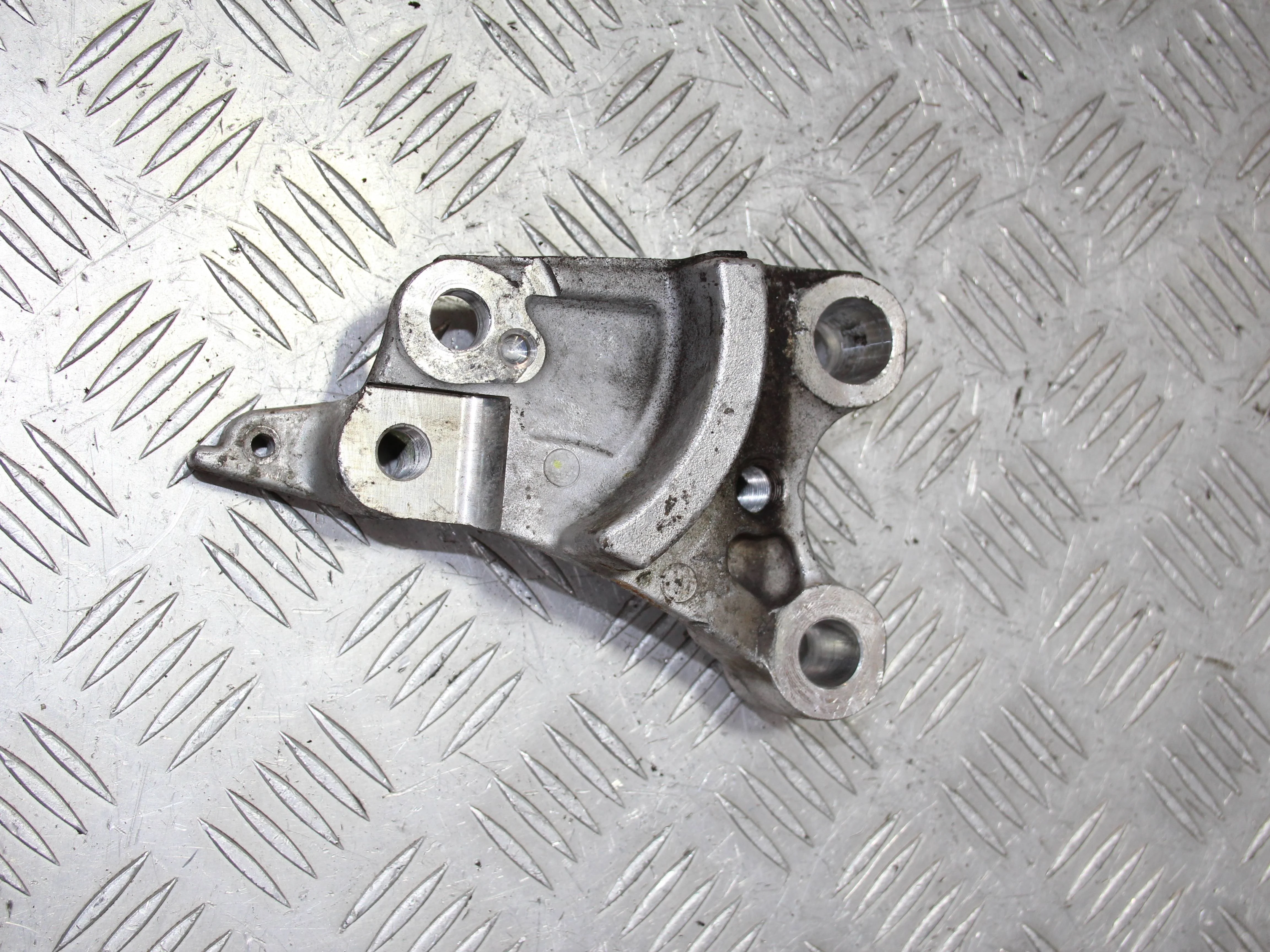 Кронштейн опоры двигателя HONDA Civic VIII (2005—