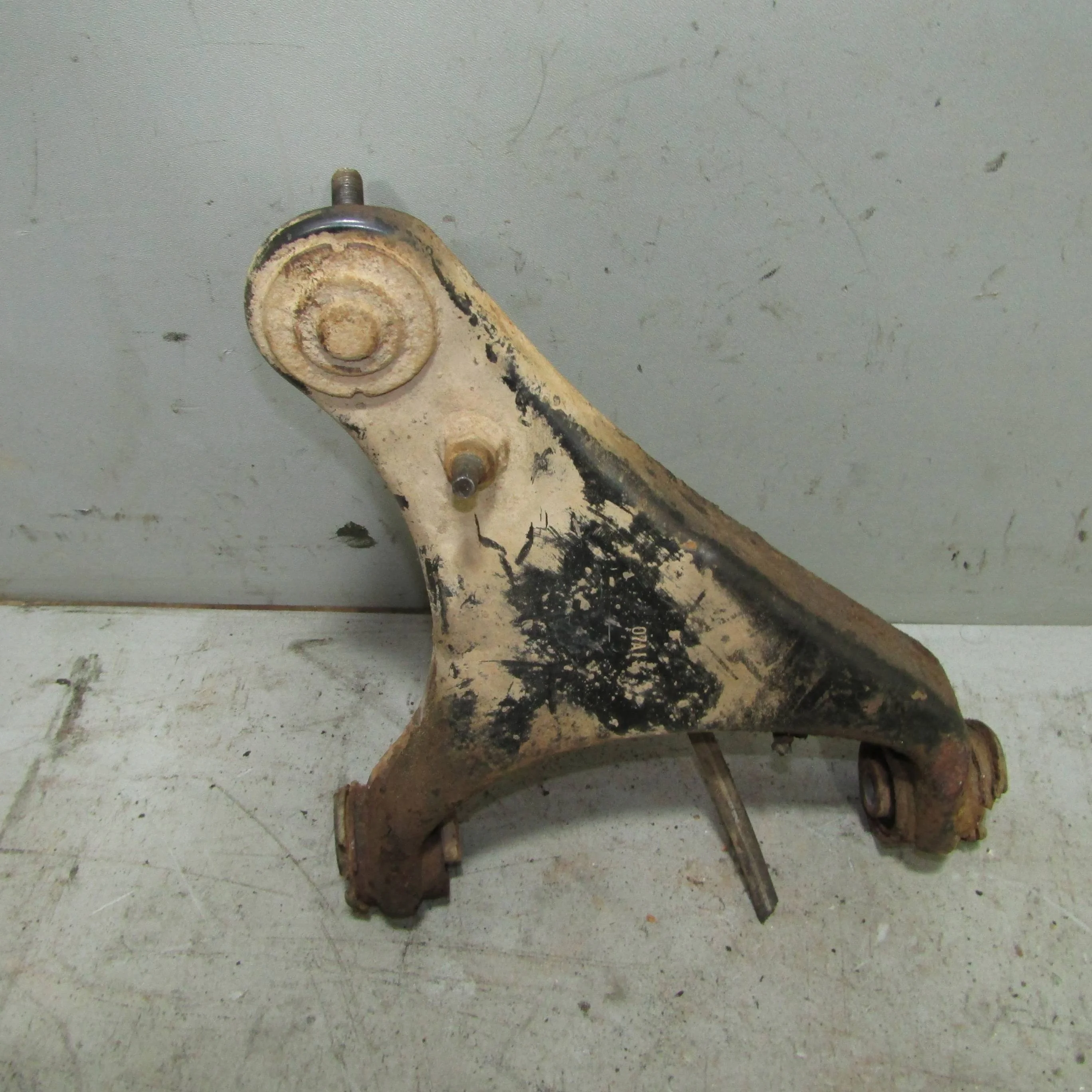 Рычаг передний верхний правый LAND ROVER Discover