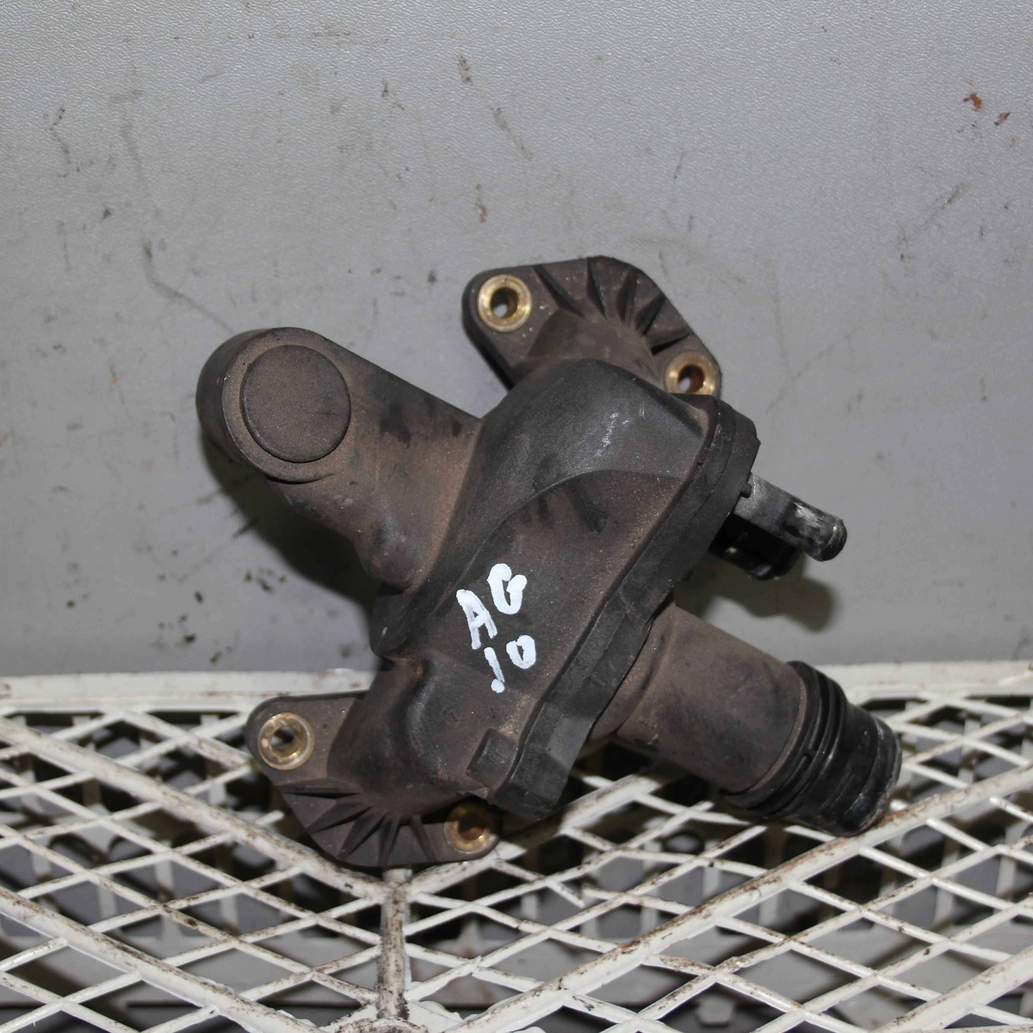 Патрубок радиатора (тройник) LAND ROVER Discovery