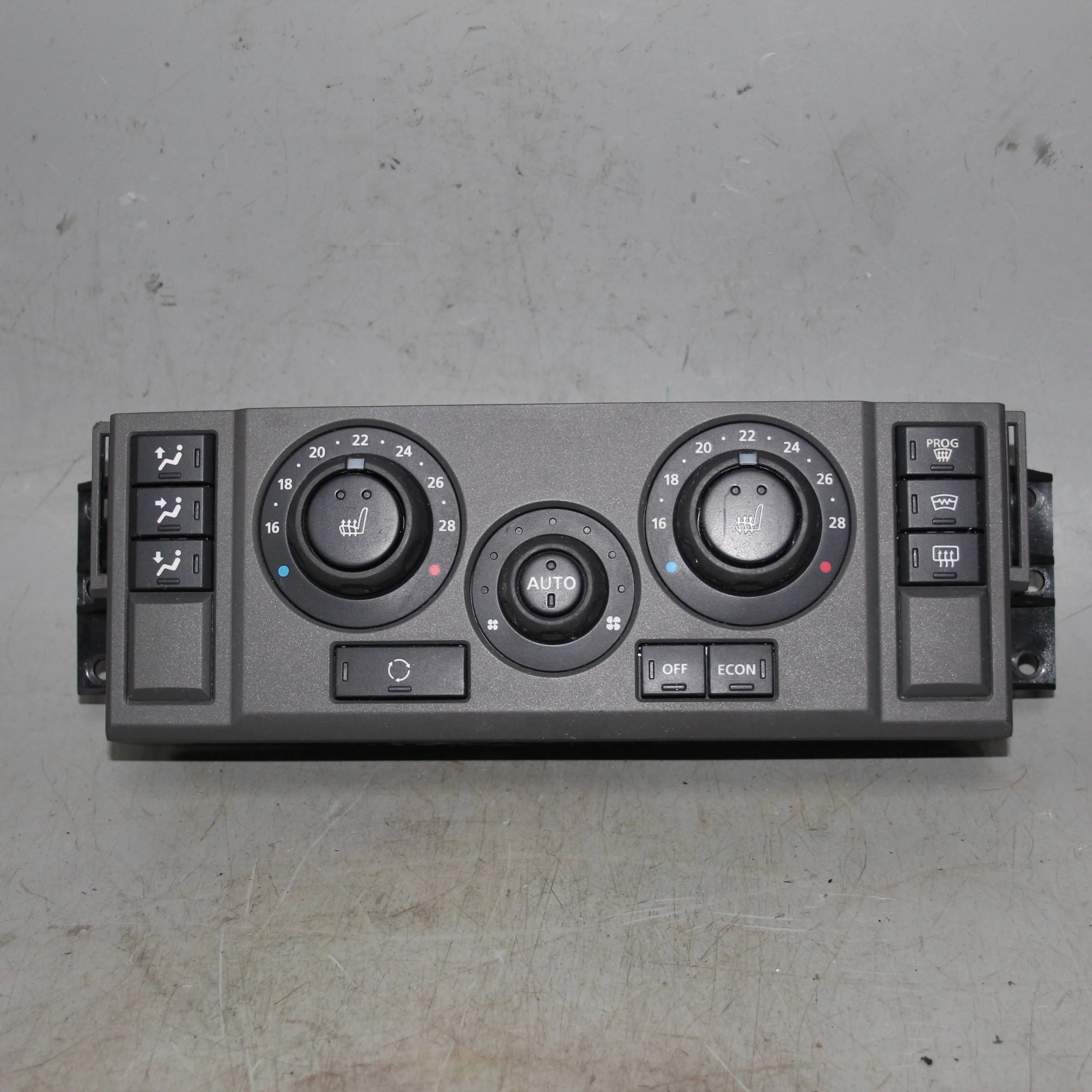 Панель управления климатической установкой LAND R