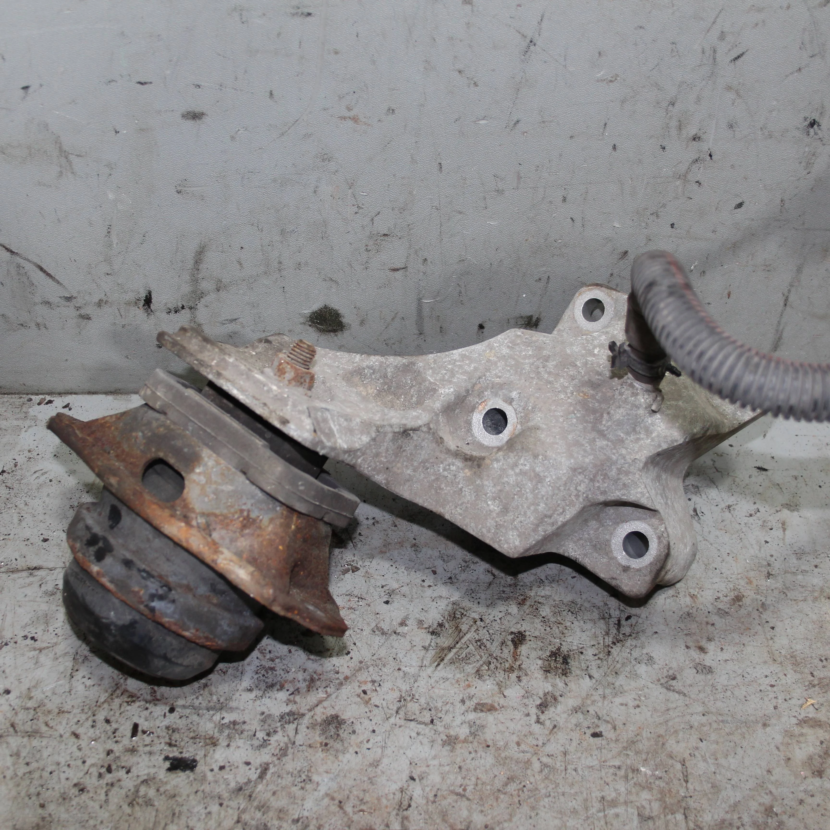 Опора двигателя LAND ROVER Discovery III (2004—20