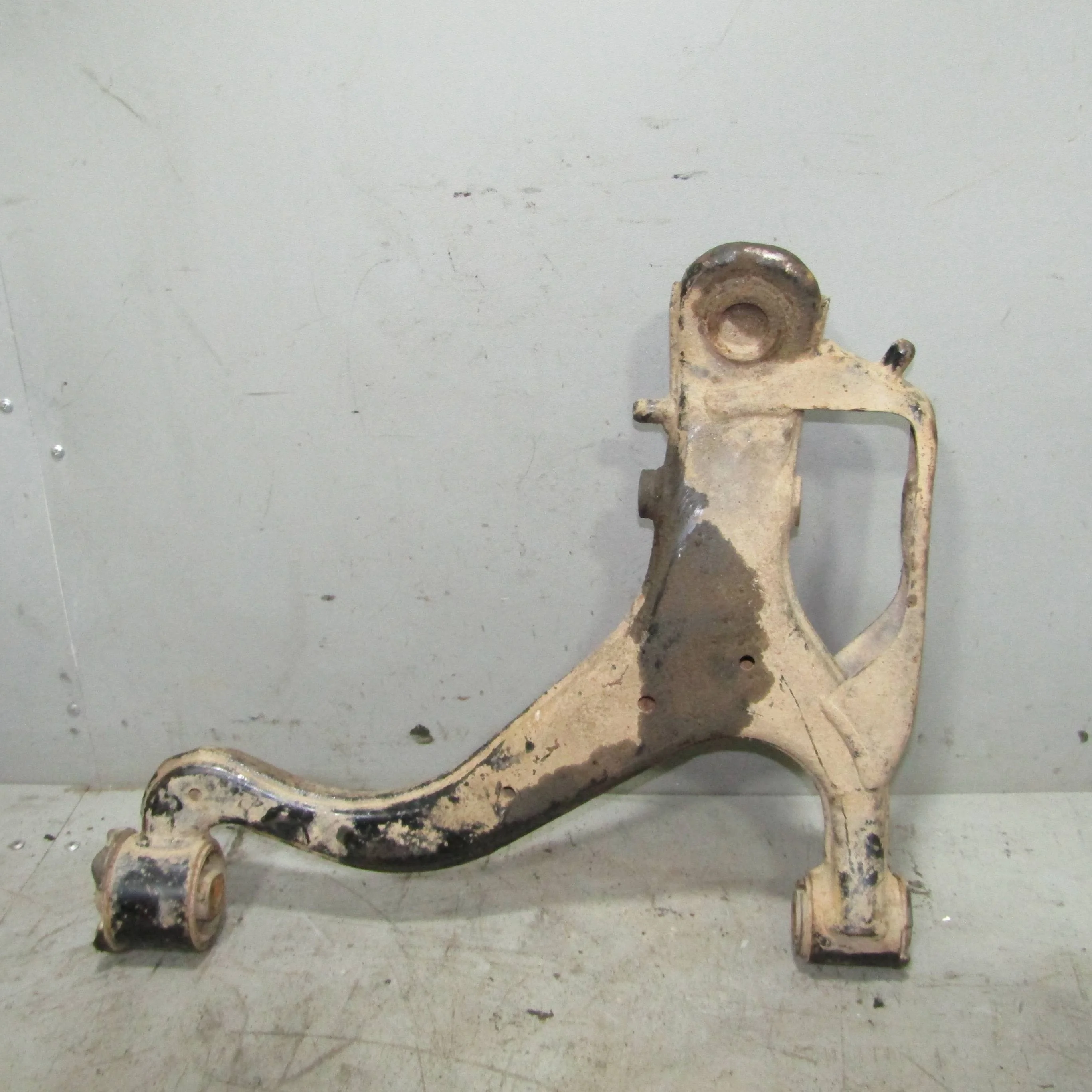 Рычаг передний левый нижний LAND ROVER Discovery