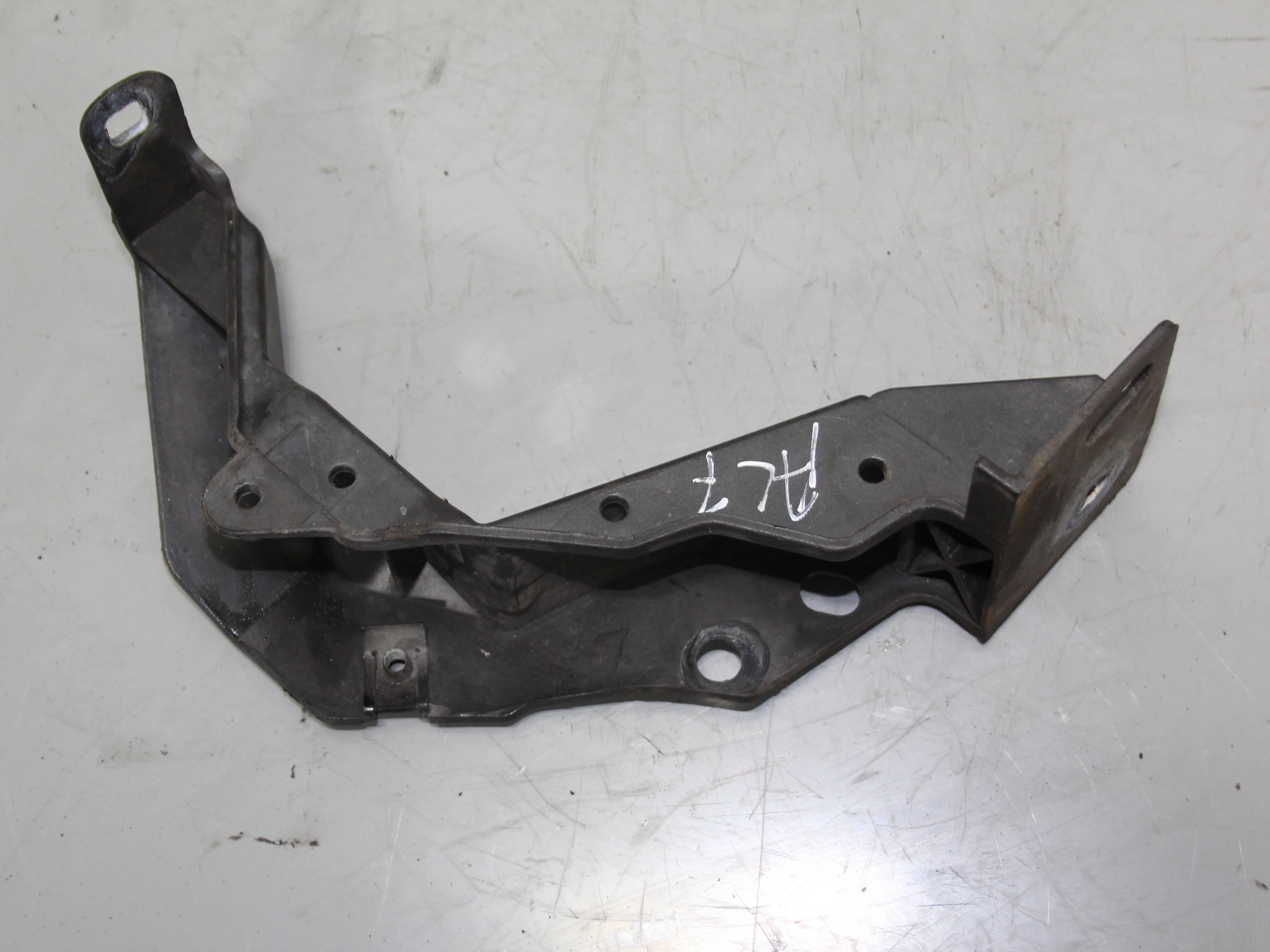 Кронштейн левый JAGUAR XF I рестайлинг (2011—2015)