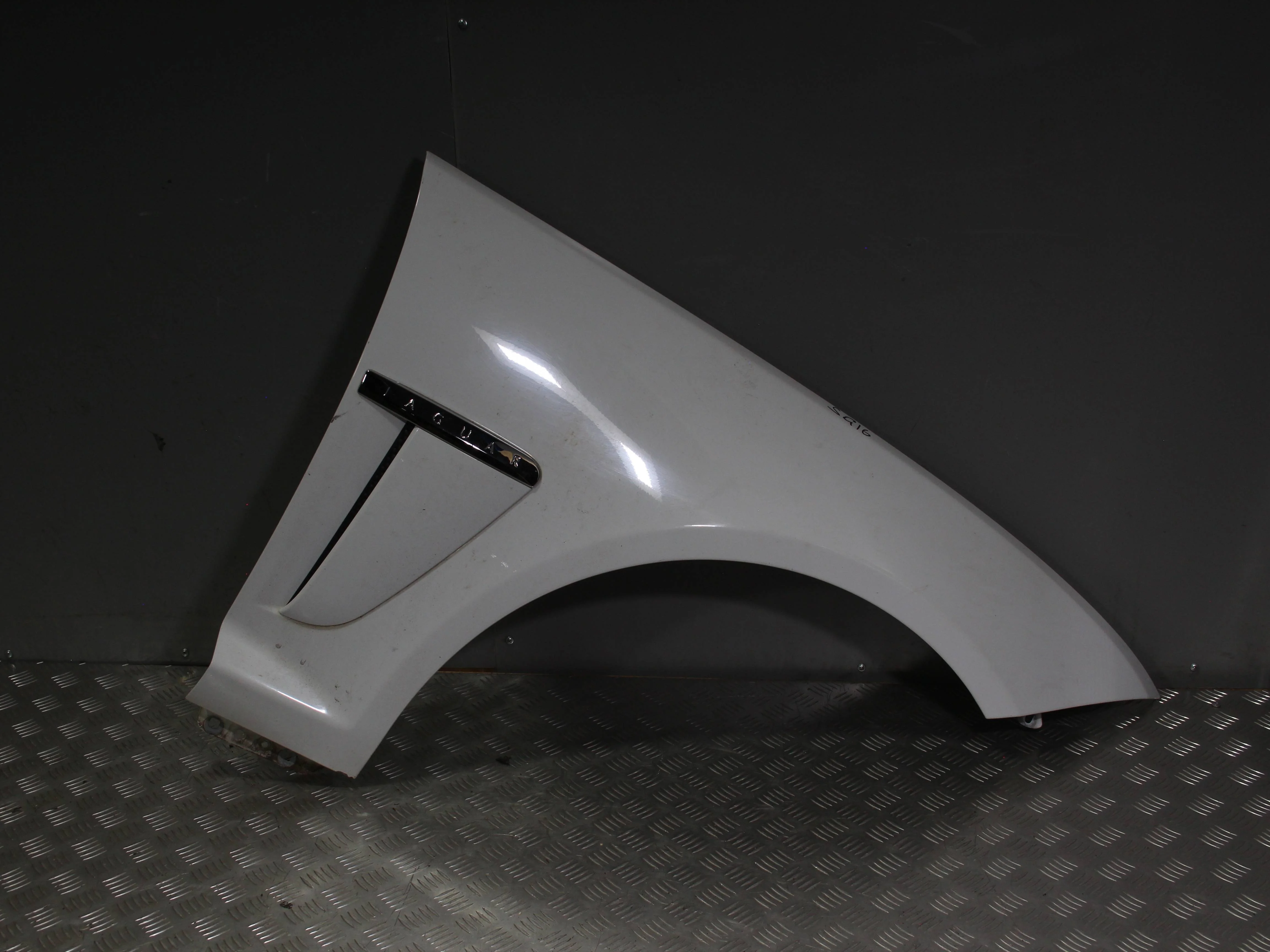 Крыло переднее правое JAGUAR XF I рестайлинг (201