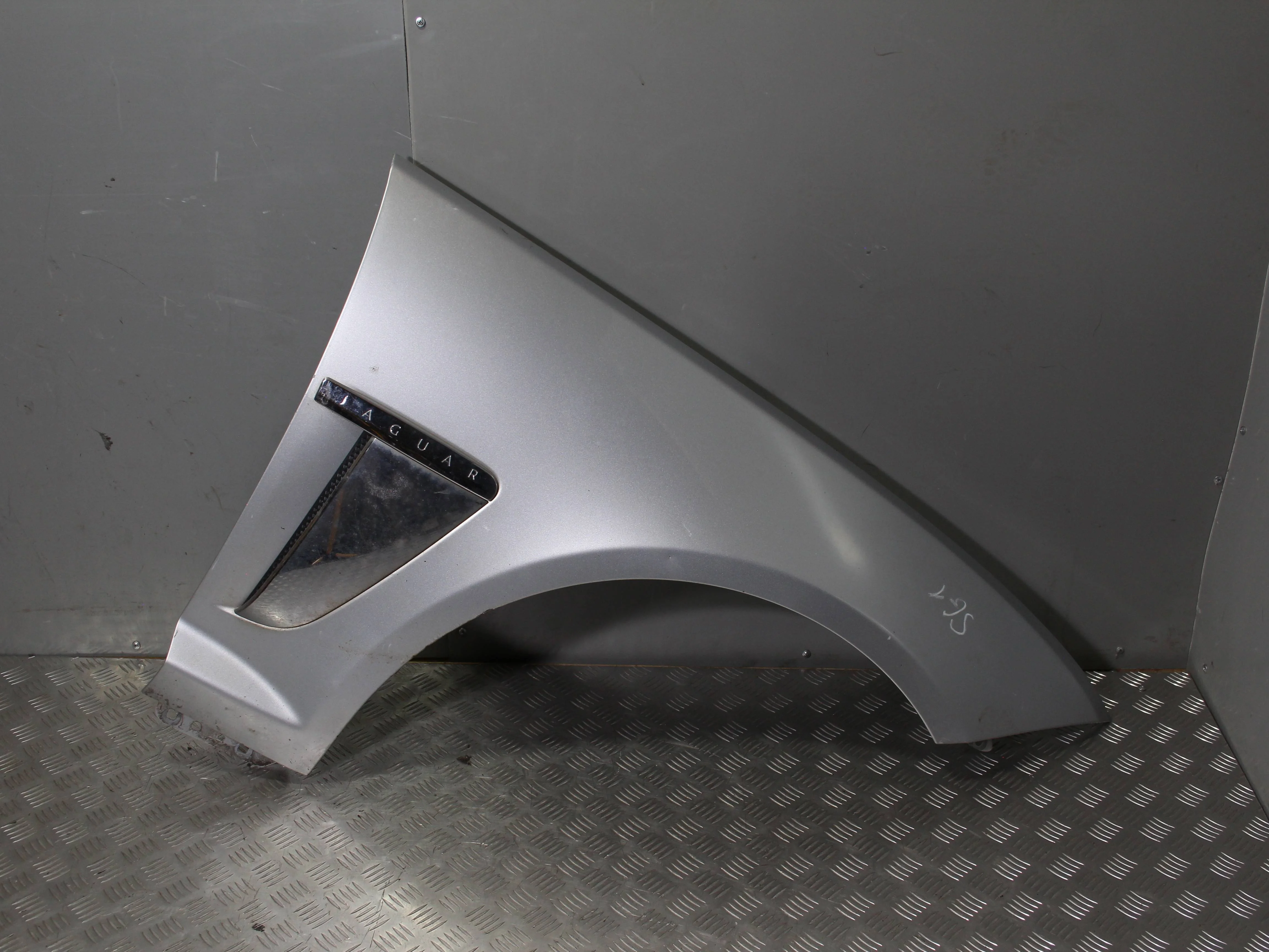 Крыло переднее правое JAGUAR XF I рестайлинг (201
