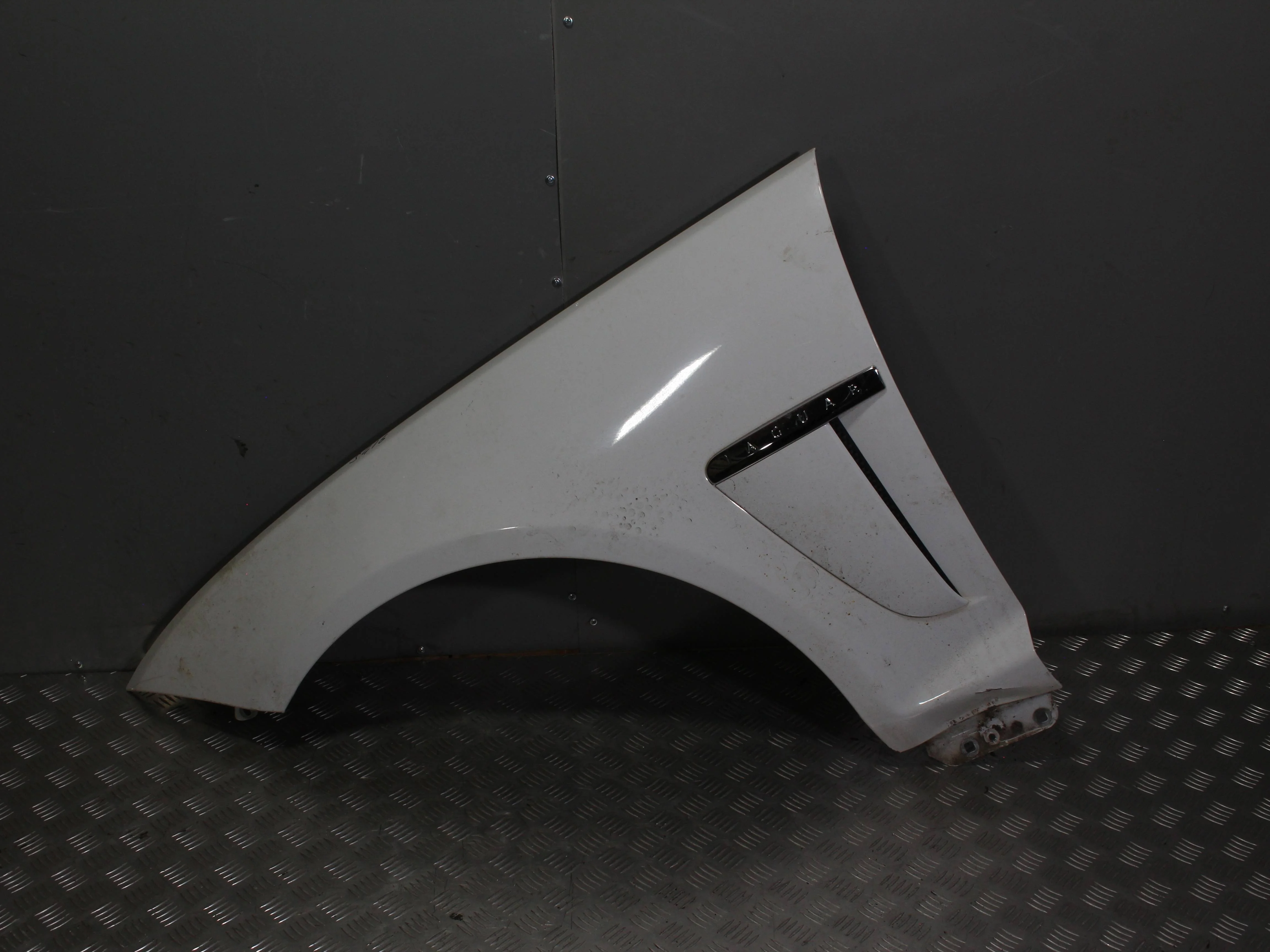 Крыло переднее левое JAGUAR XF I рестайлинг (2011