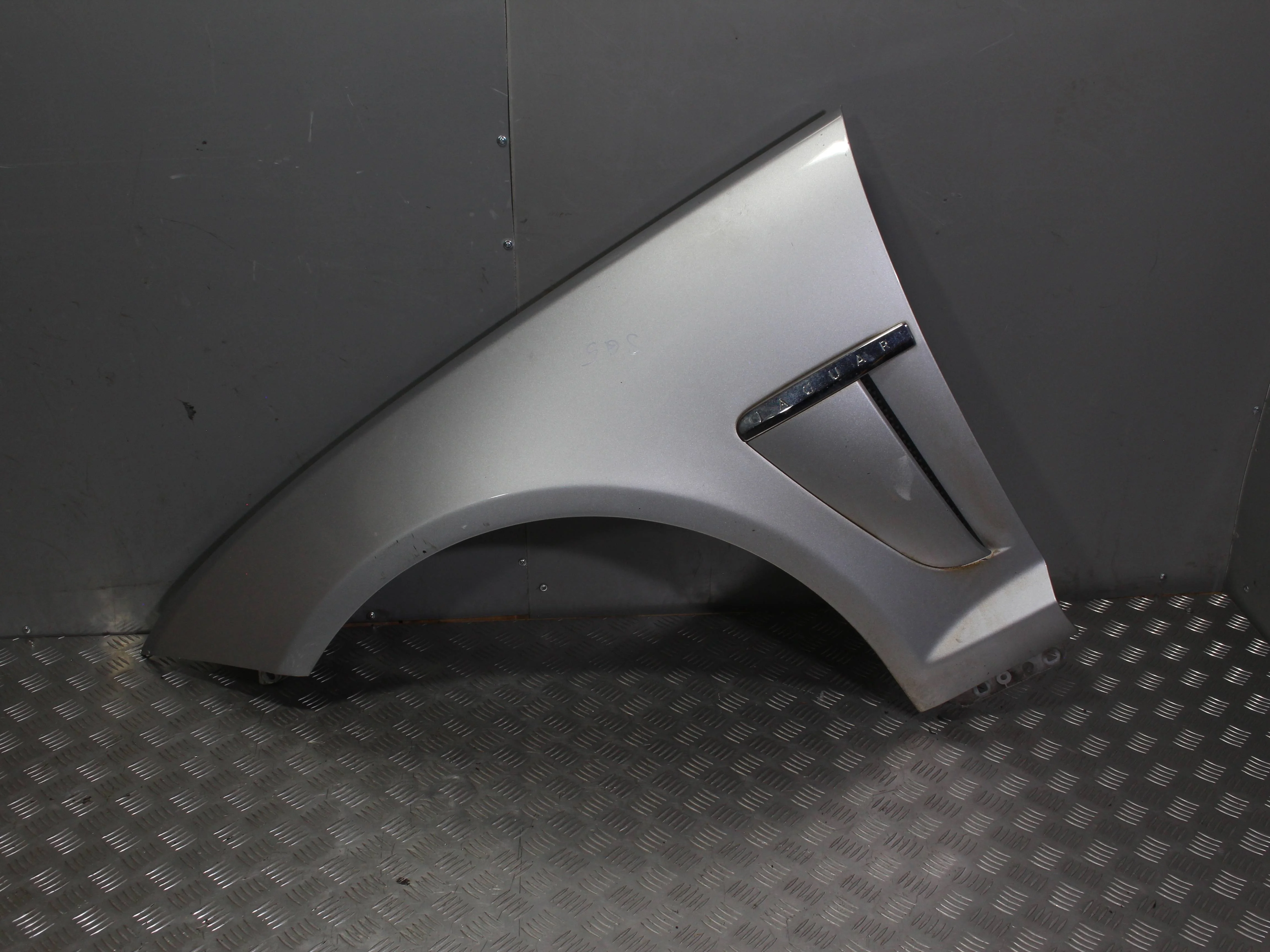 Крыло переднее левое JAGUAR XF I рестайлинг (2011