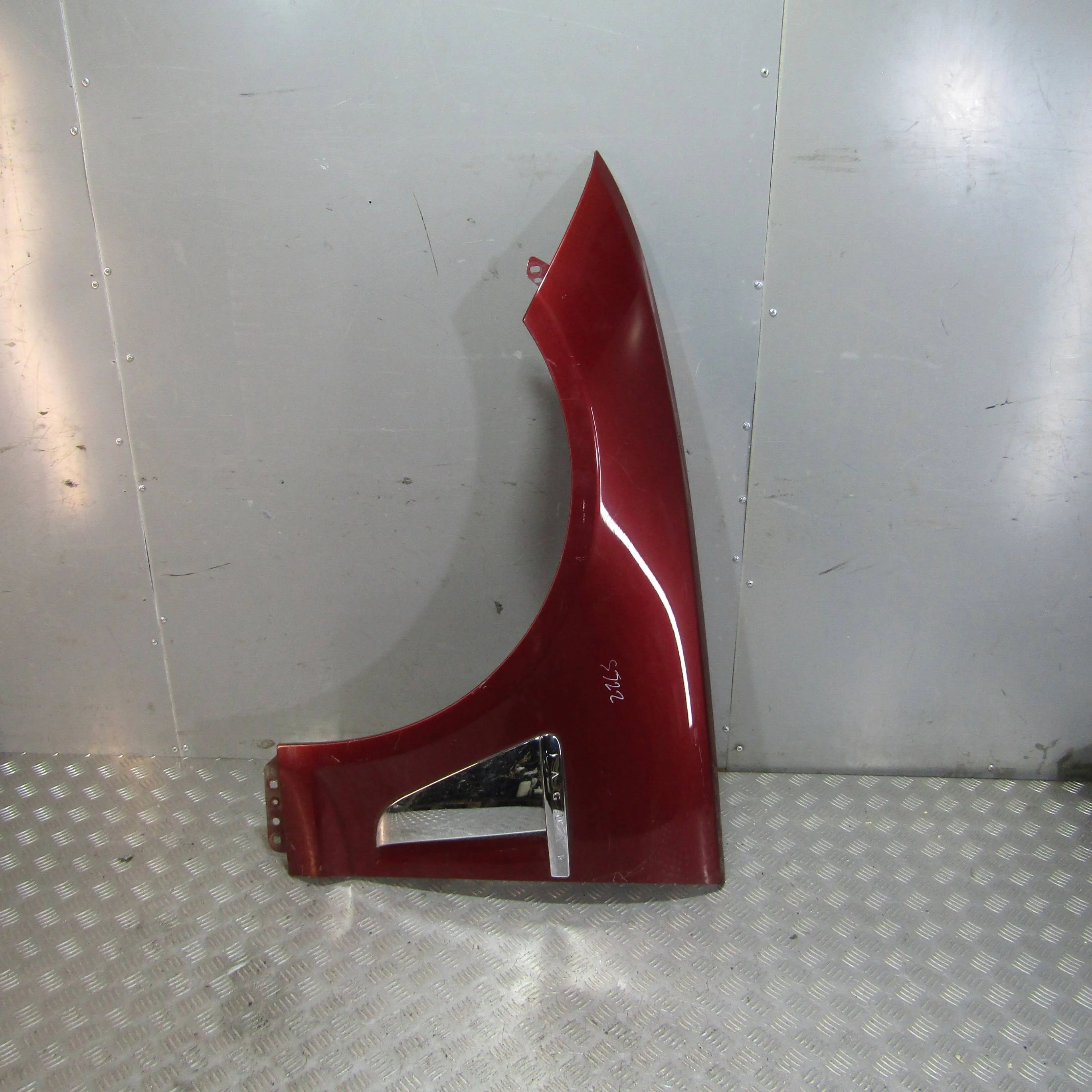 Крыло переднее левое JAGUAR XF I рестайлинг (2011