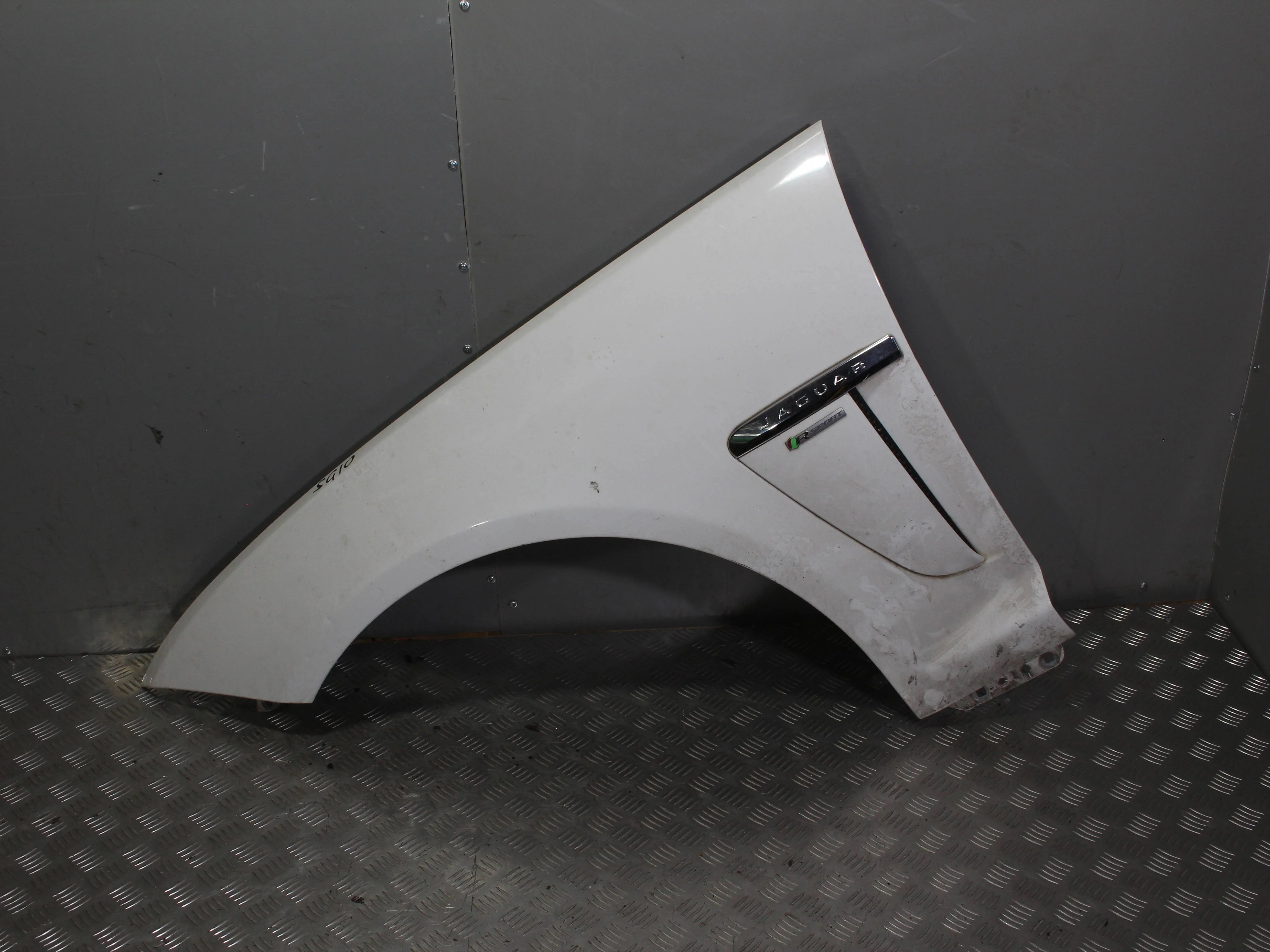 Крыло переднее левое JAGUAR XF I рестайлинг (2011