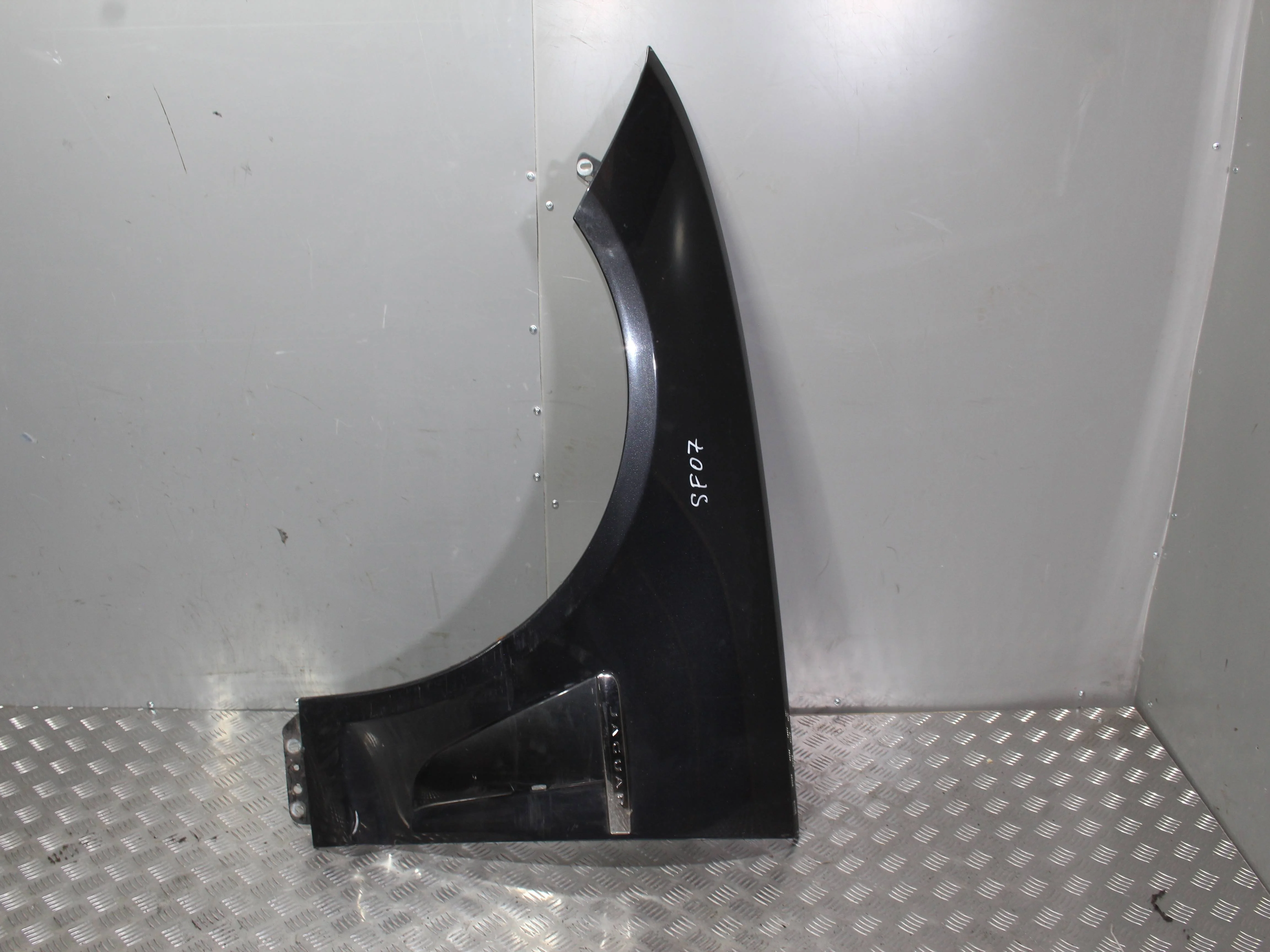 Крыло переднее левое JAGUAR XF I рестайлинг (2011