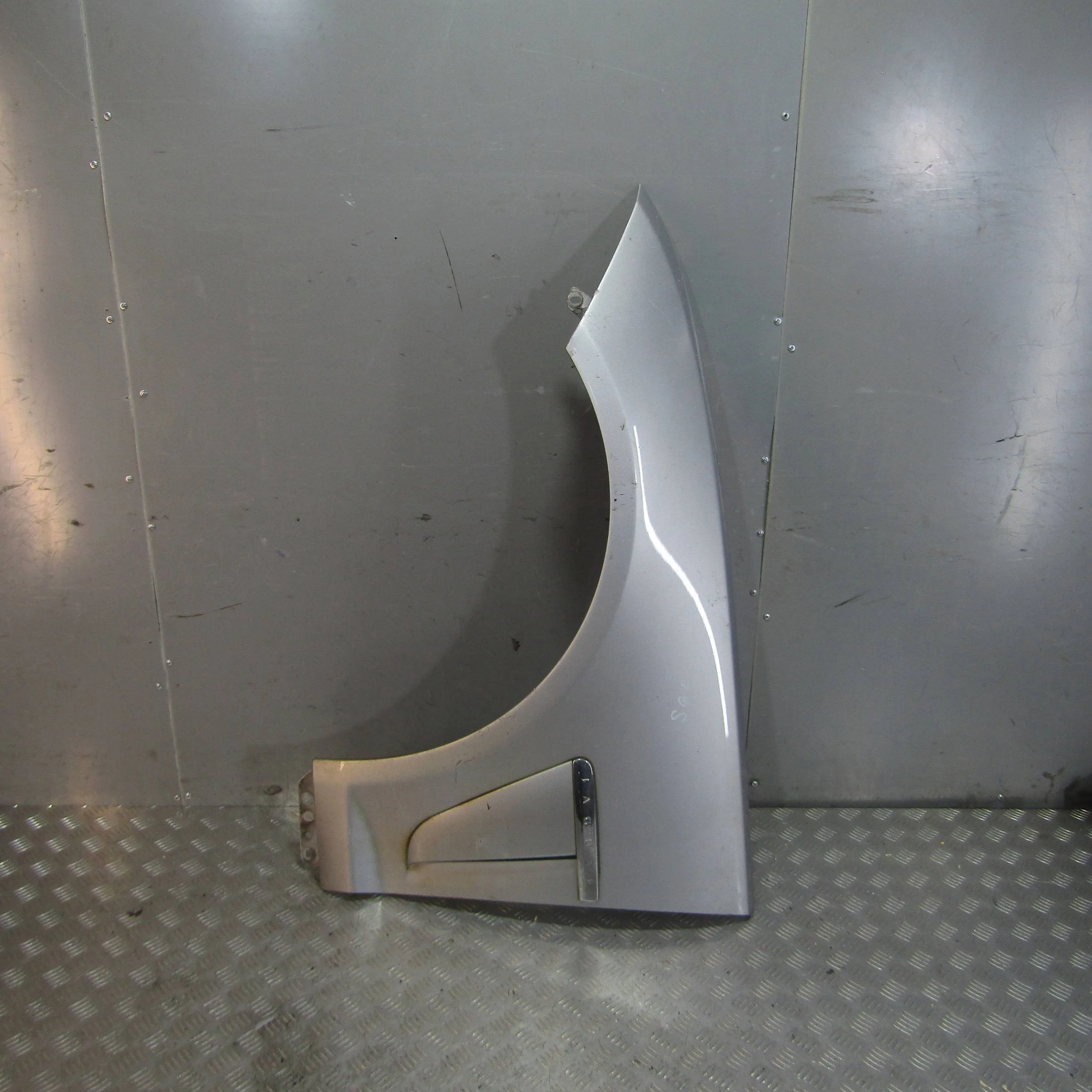 Крыло переднее левое JAGUAR XF I рестайлинг (2011