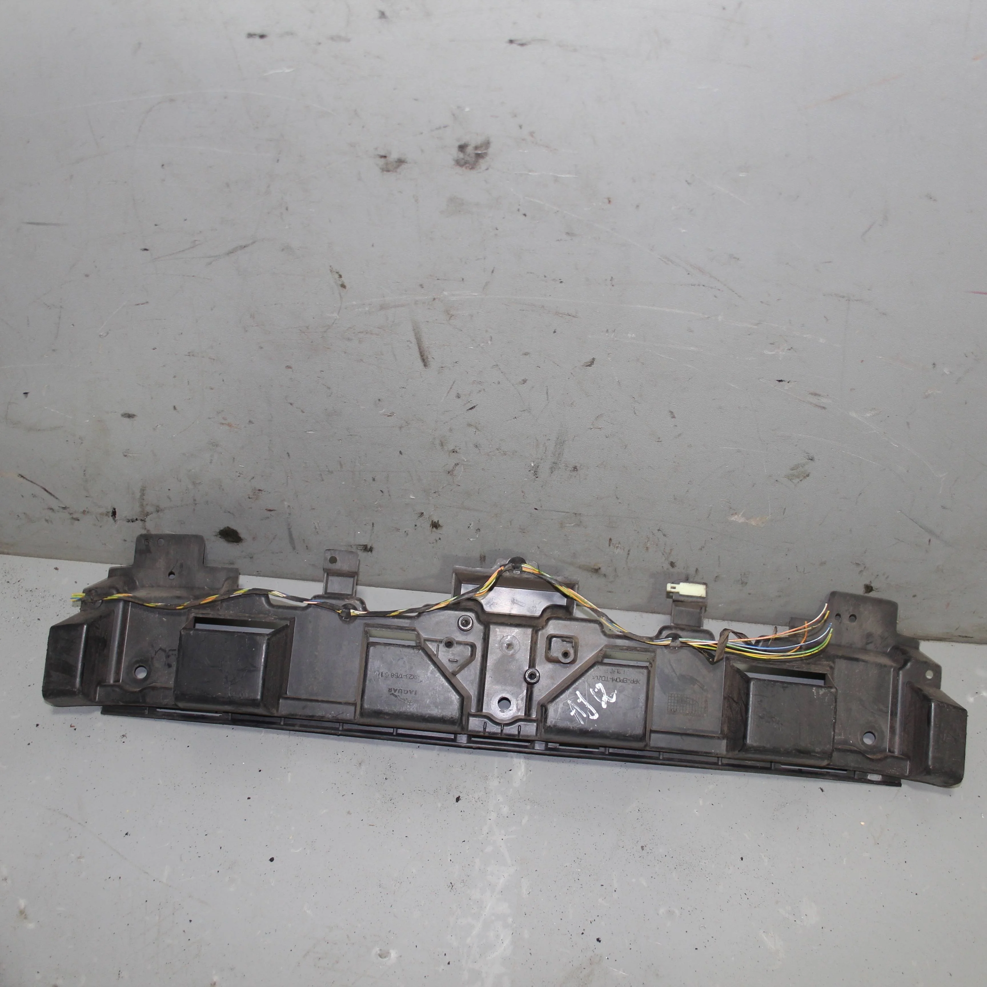 Кронштейн заднего бампера центральный JAGUAR XF I