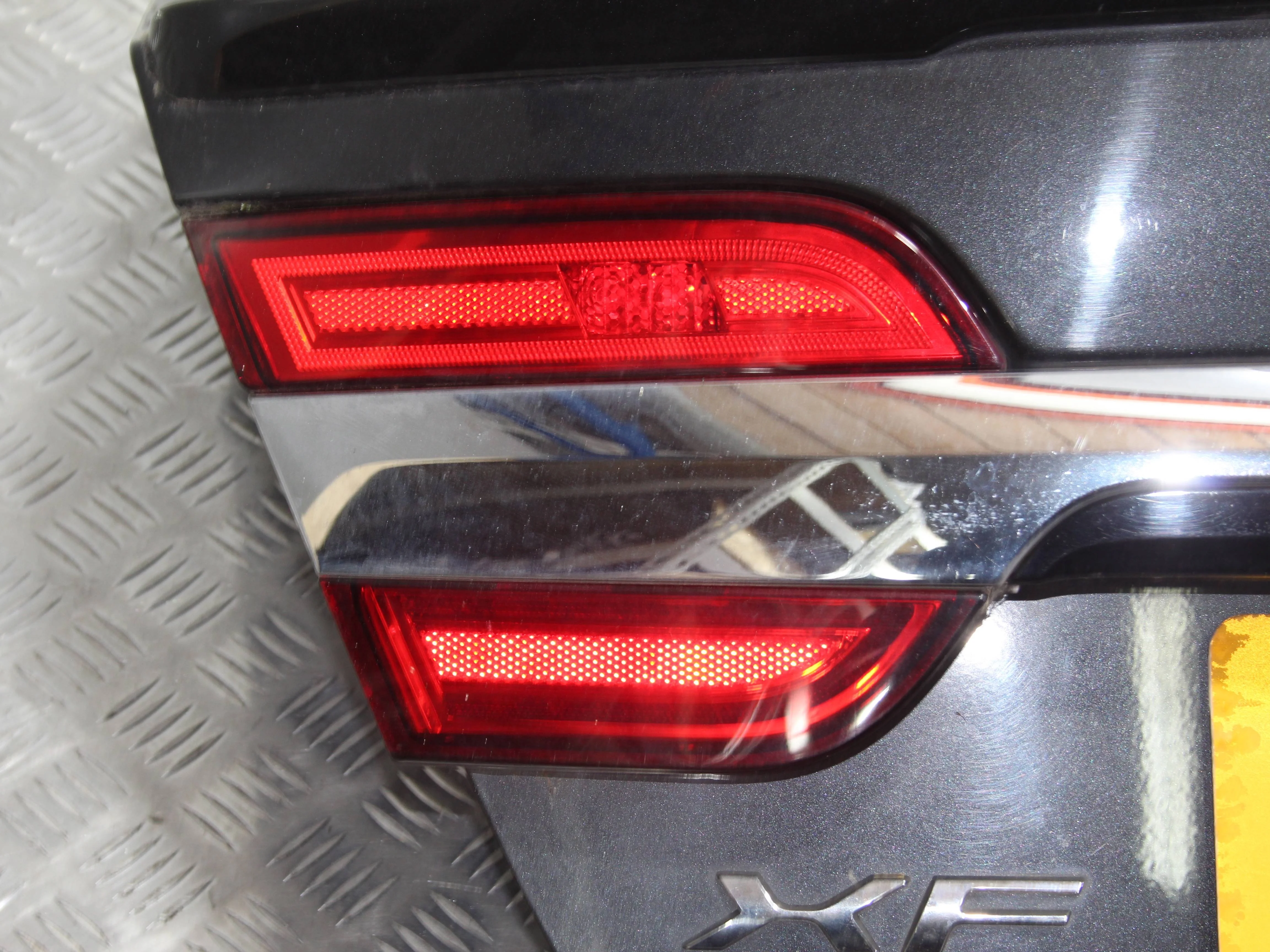 Фонарь внутренний левый JAGUAR XF I рестайлинг (2