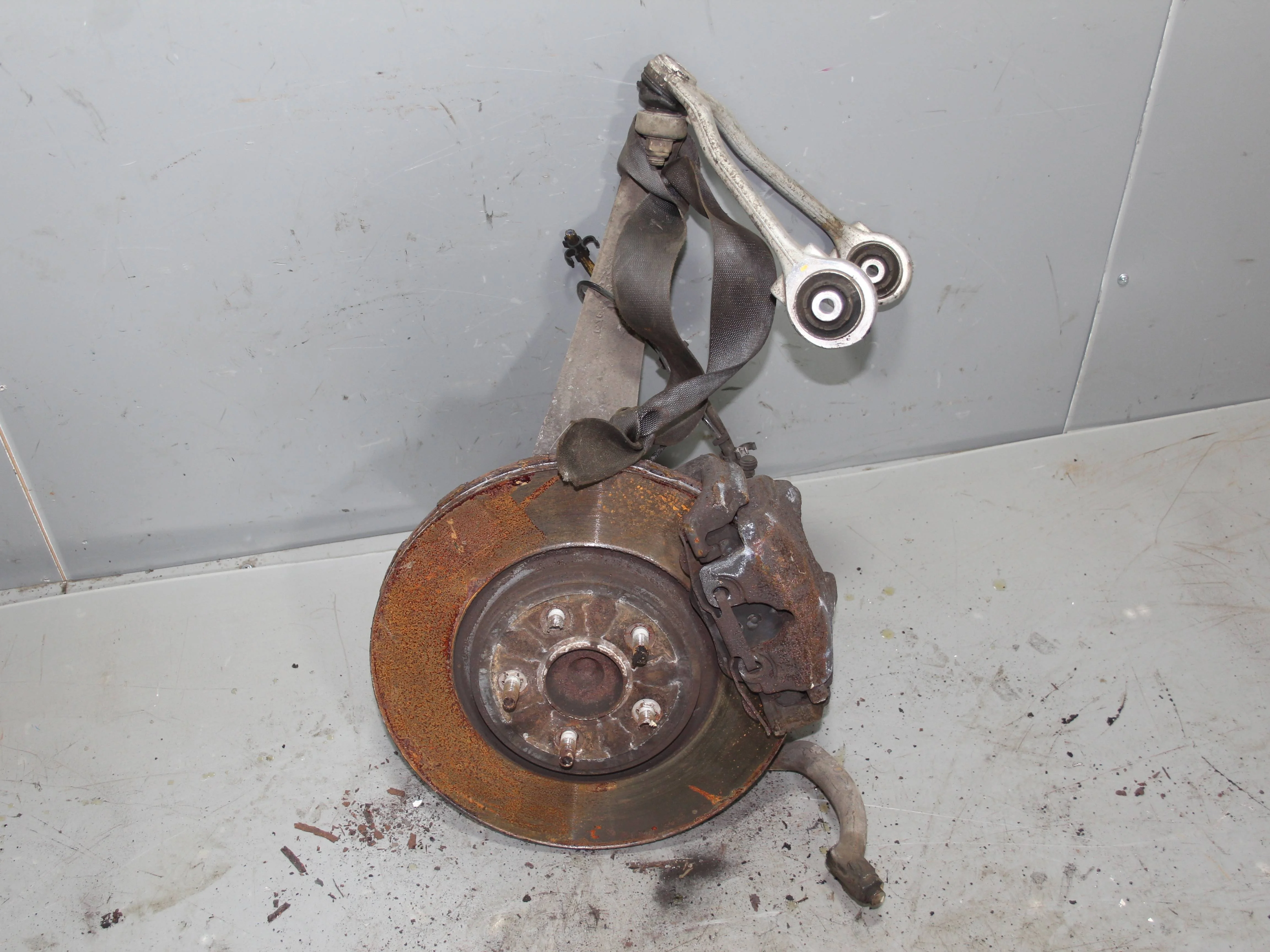 Кулак поворотный передний левый JAGUAR XF I реста