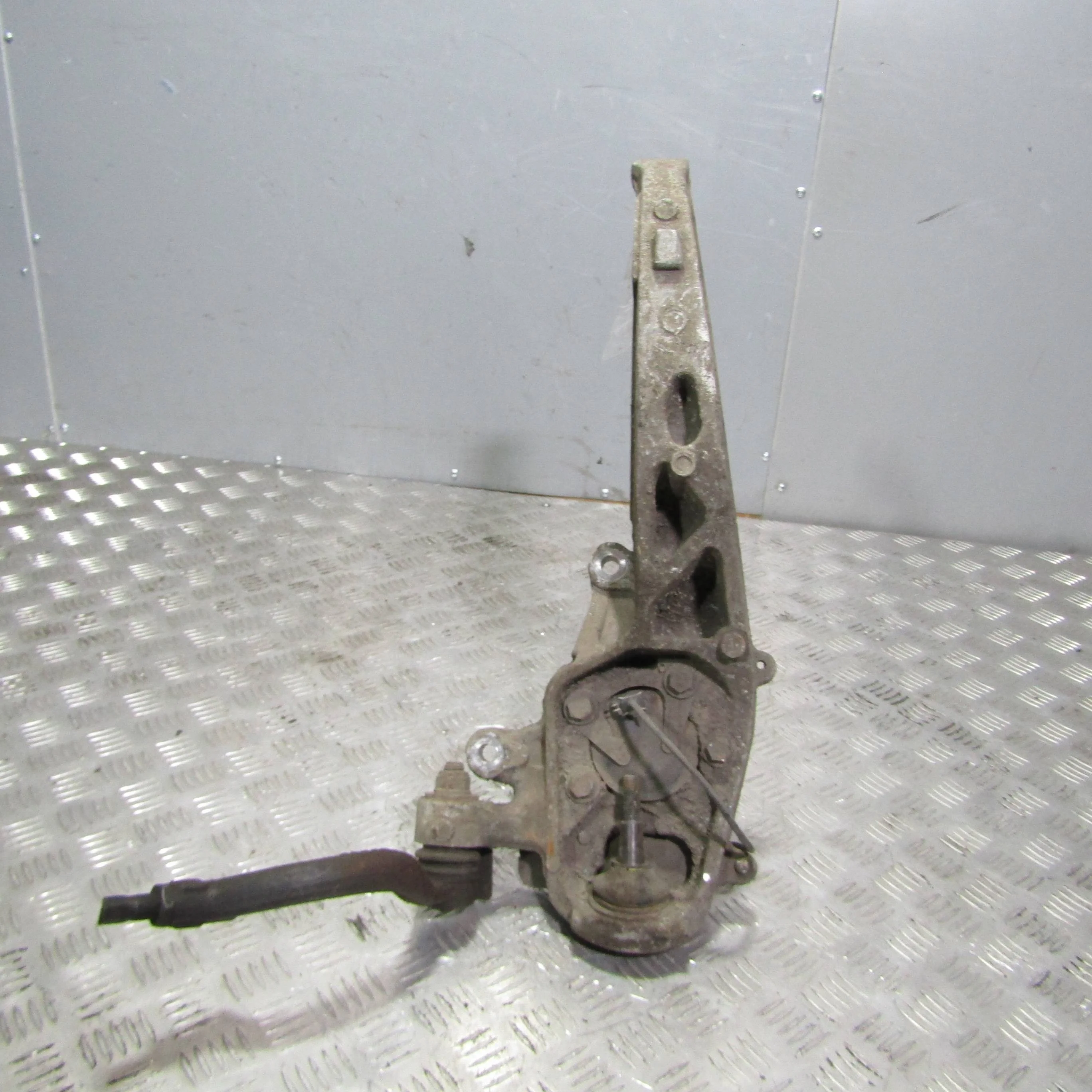 Кулак поворотный передний левый JAGUAR XF I реста