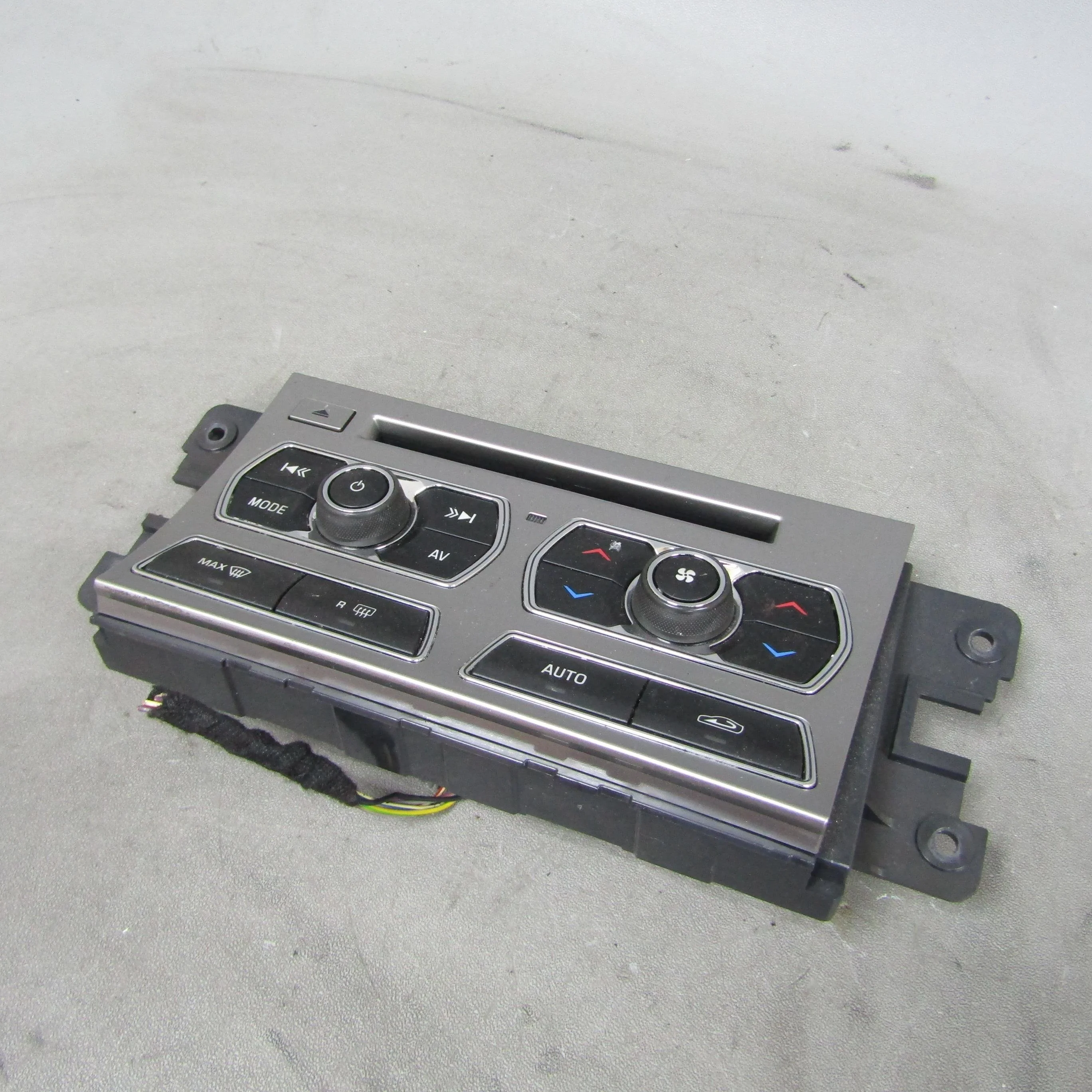 Блок управления кондиционером и аудиосистемой JAG