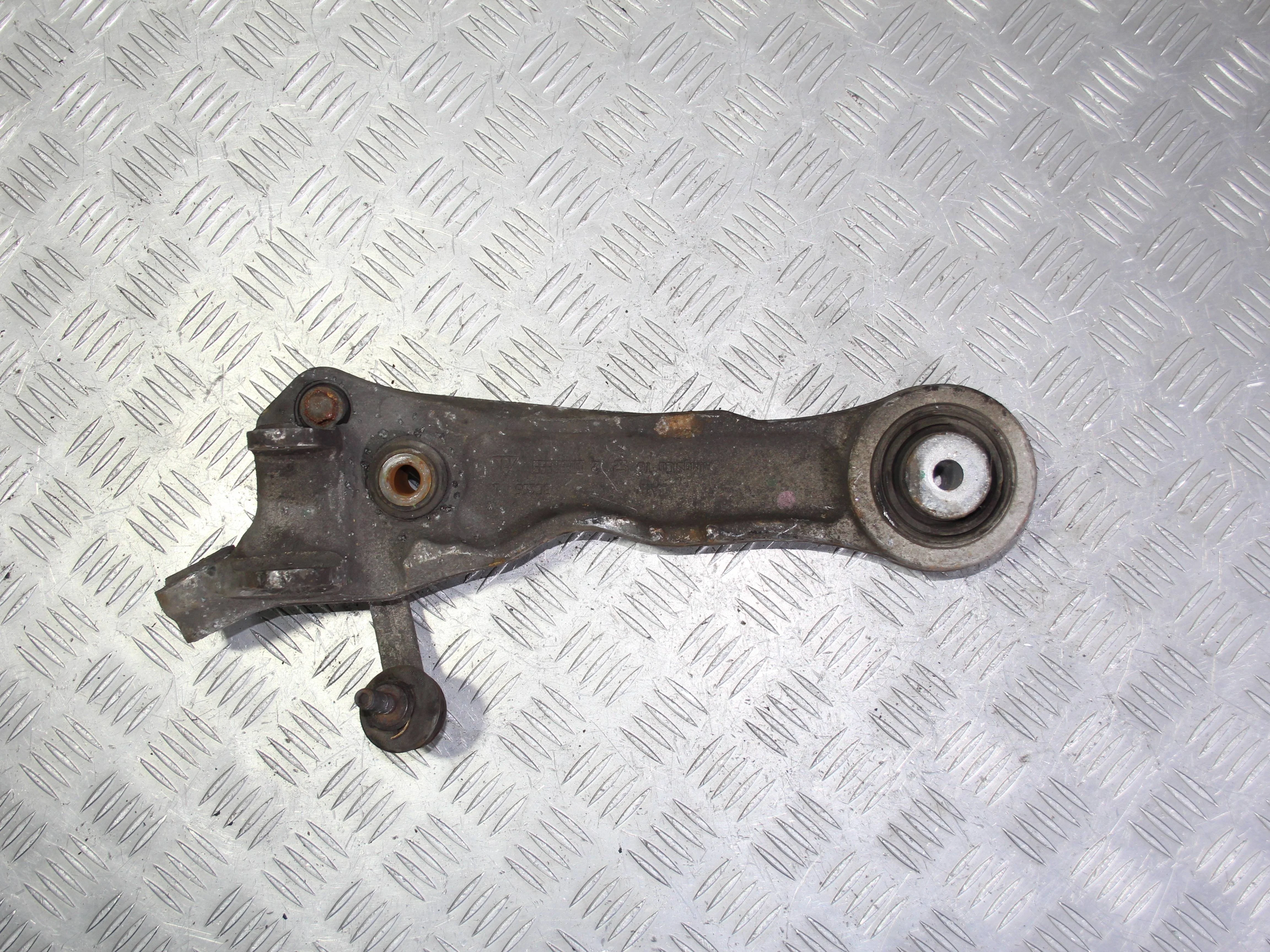 Рычаг передний поперечный нижний (прямой) левый J