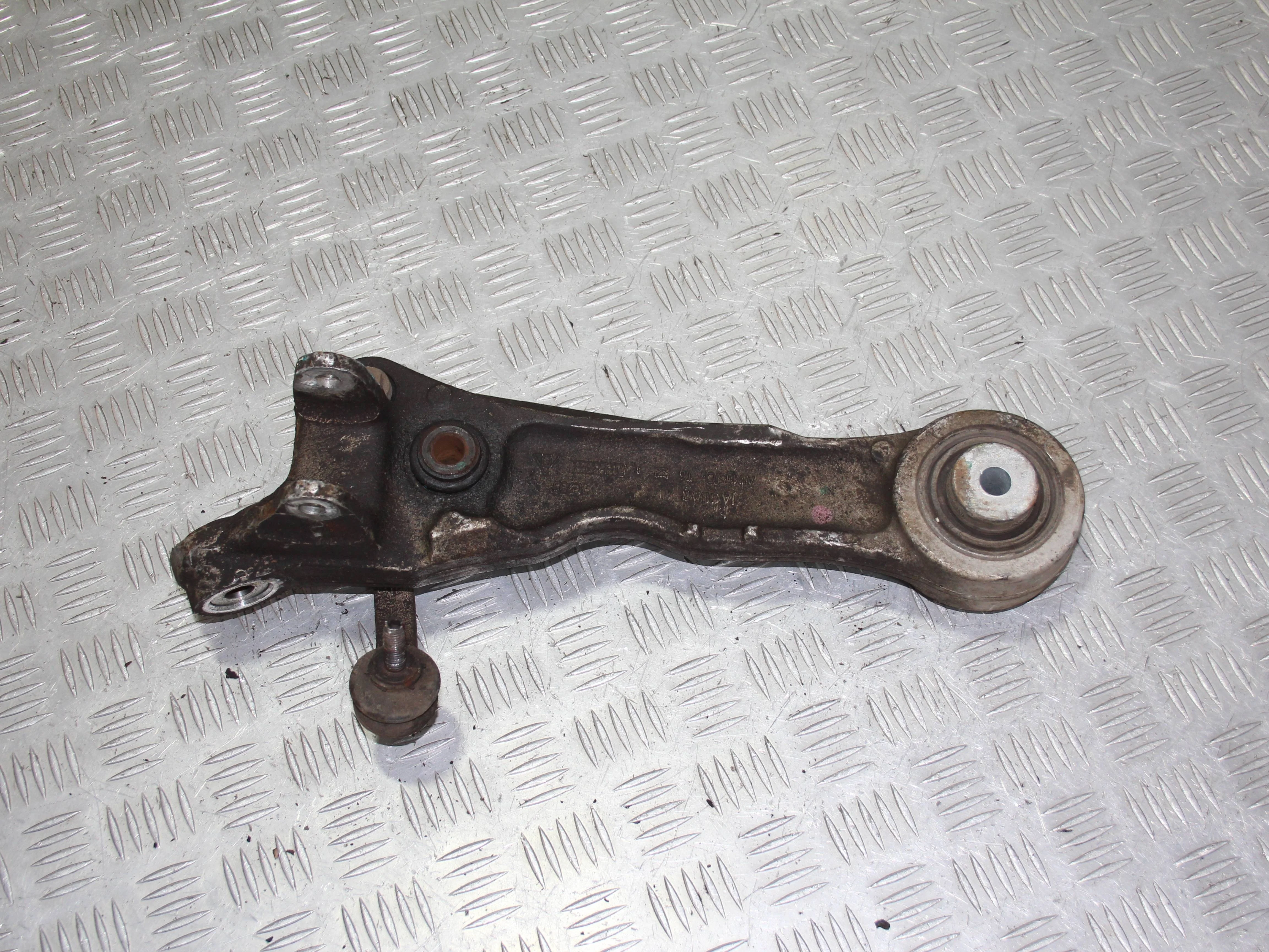 Рычаг передний поперечный нижний (прямой) левый J