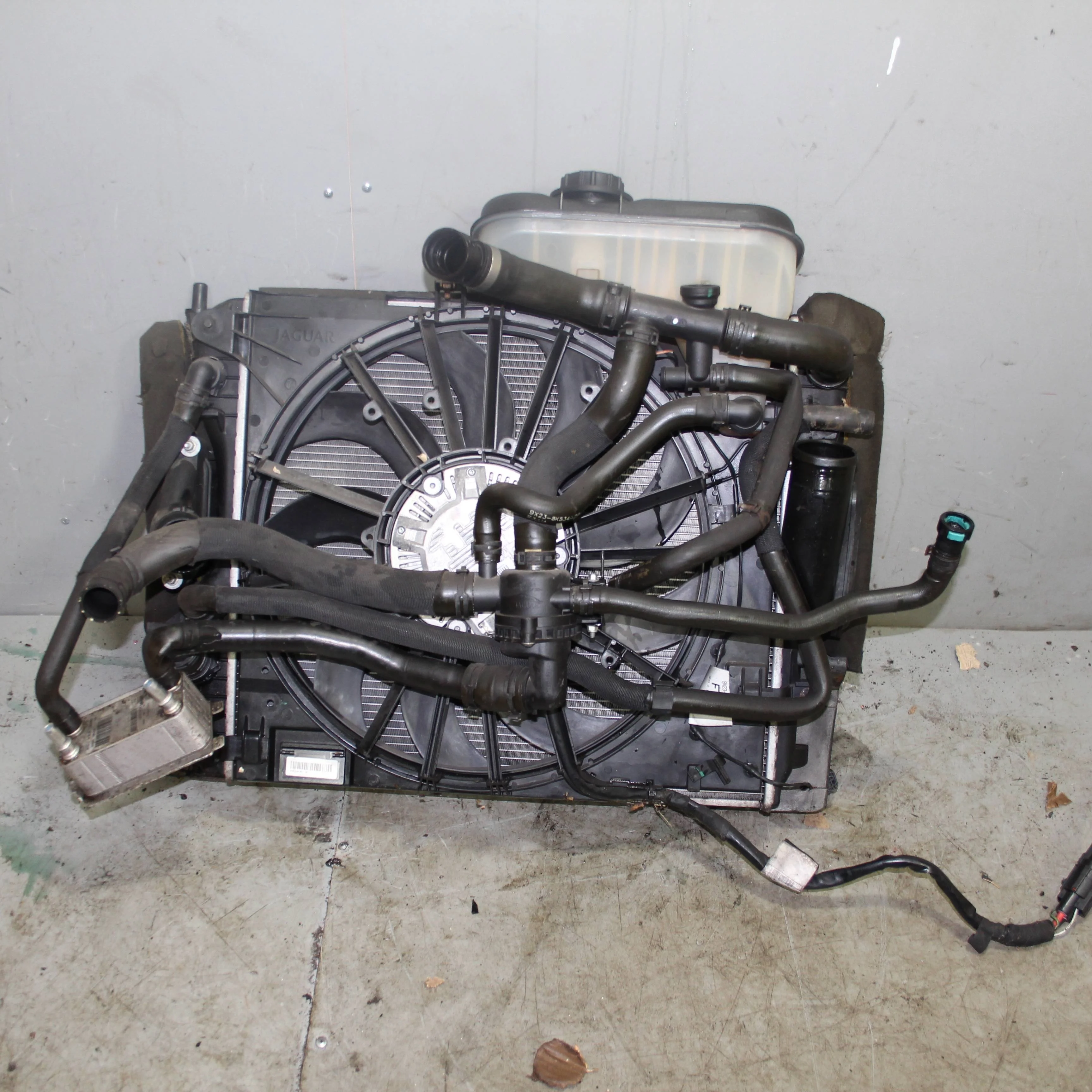 Диффузор вентилятора в сборе с вентиляторами JAGU