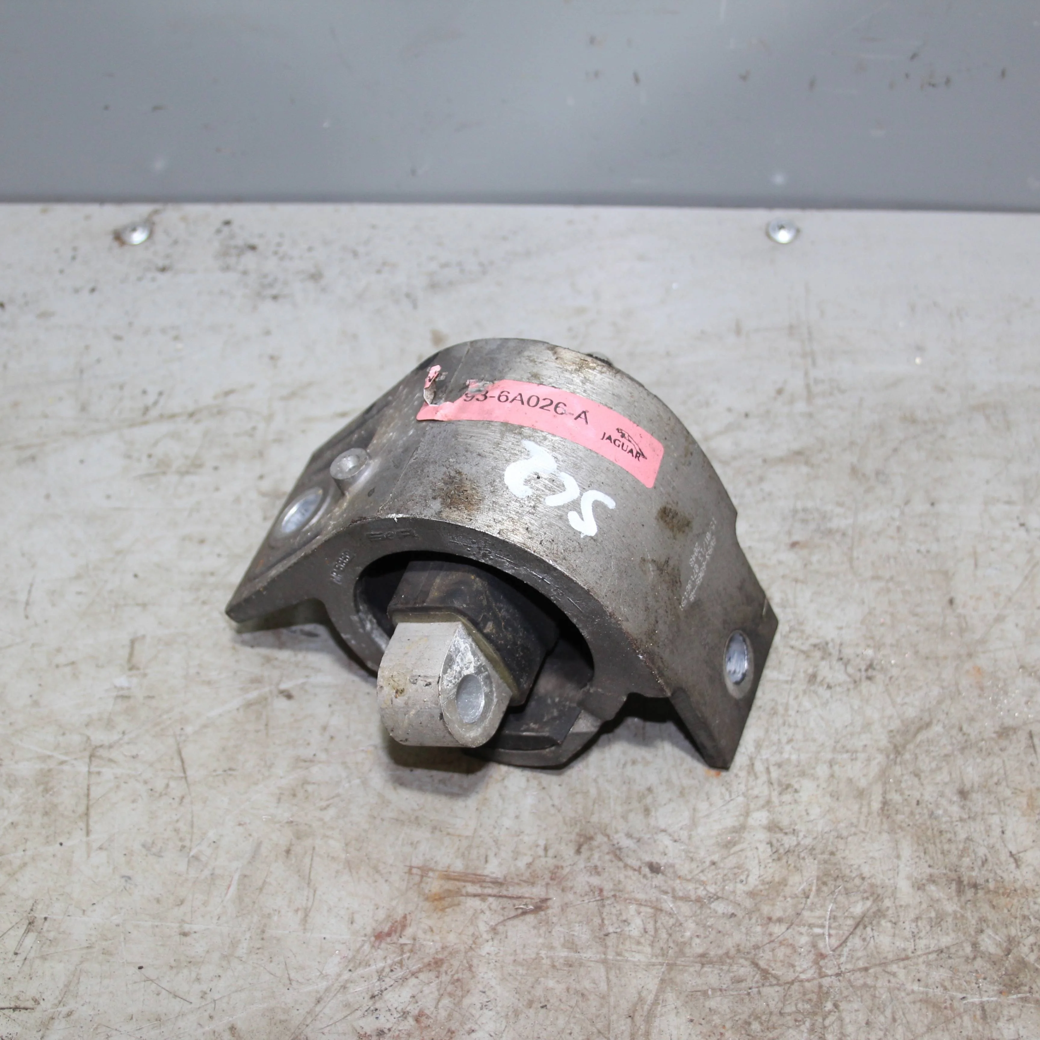 Опора КПП JAGUAR XF I рестайлинг (2011—2015)