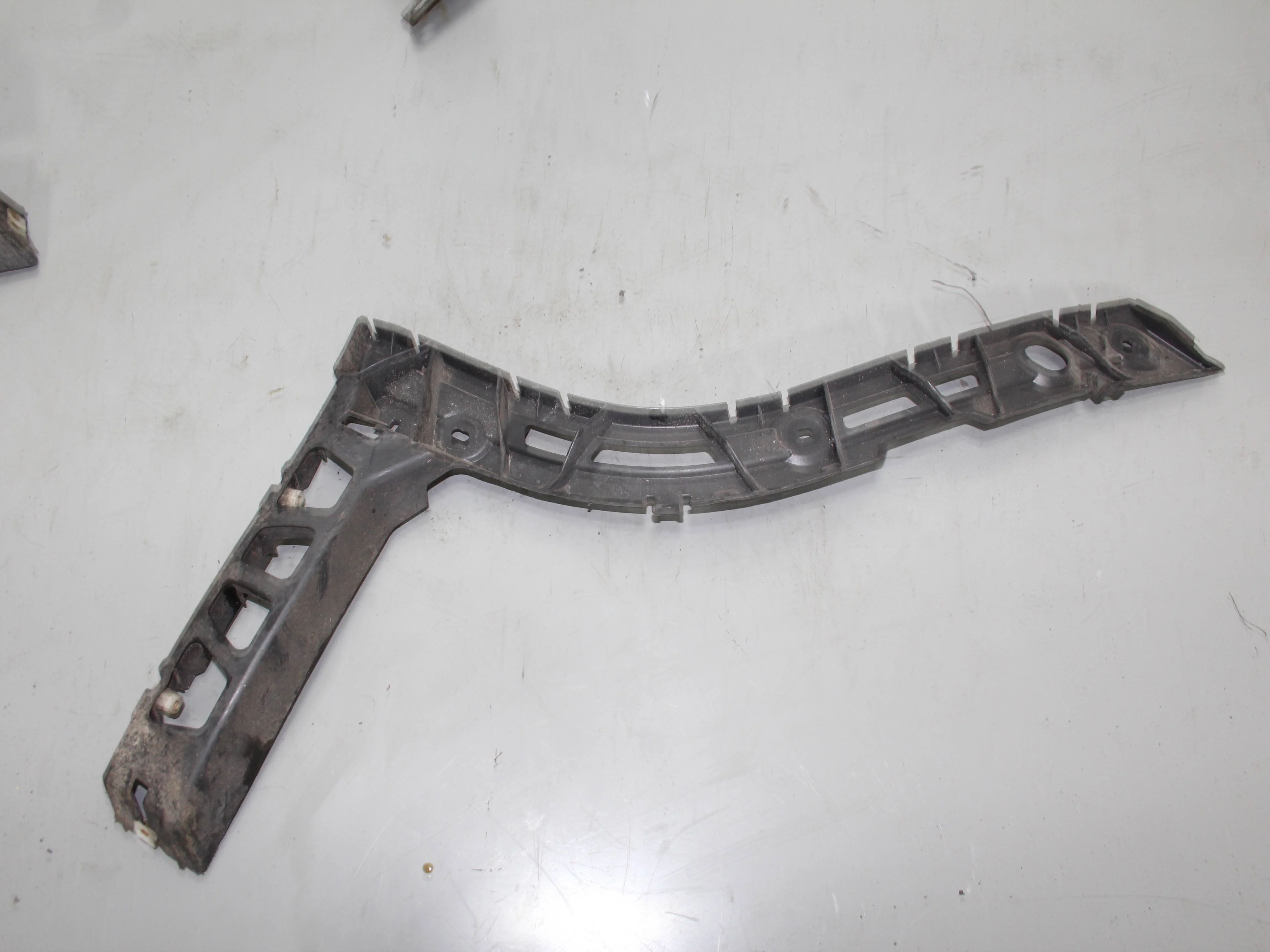 Кронштейн заднего бампера левый JAGUAR XF I реста