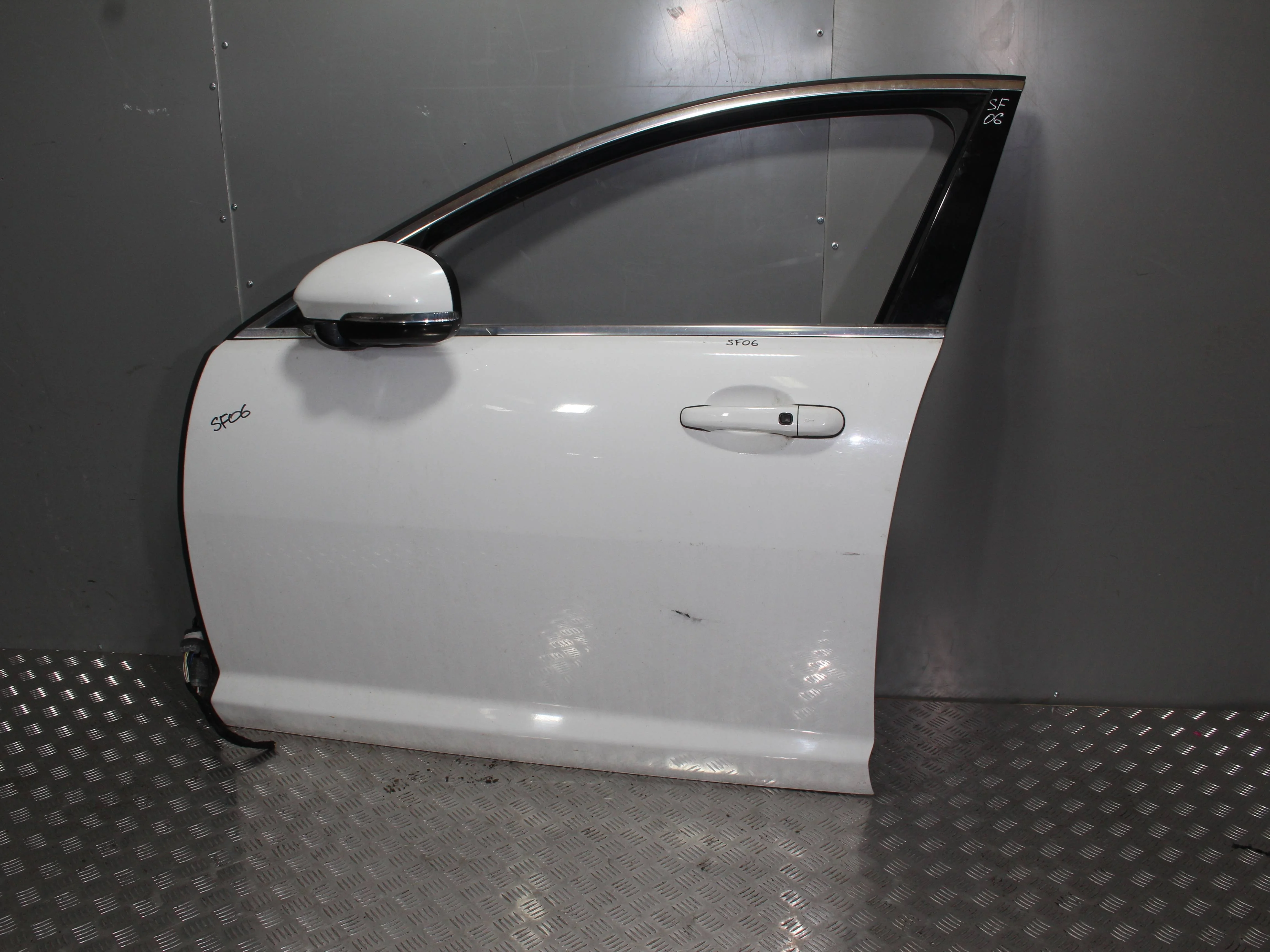 Дверь передняя левая JAGUAR XF I рестайлинг (2011