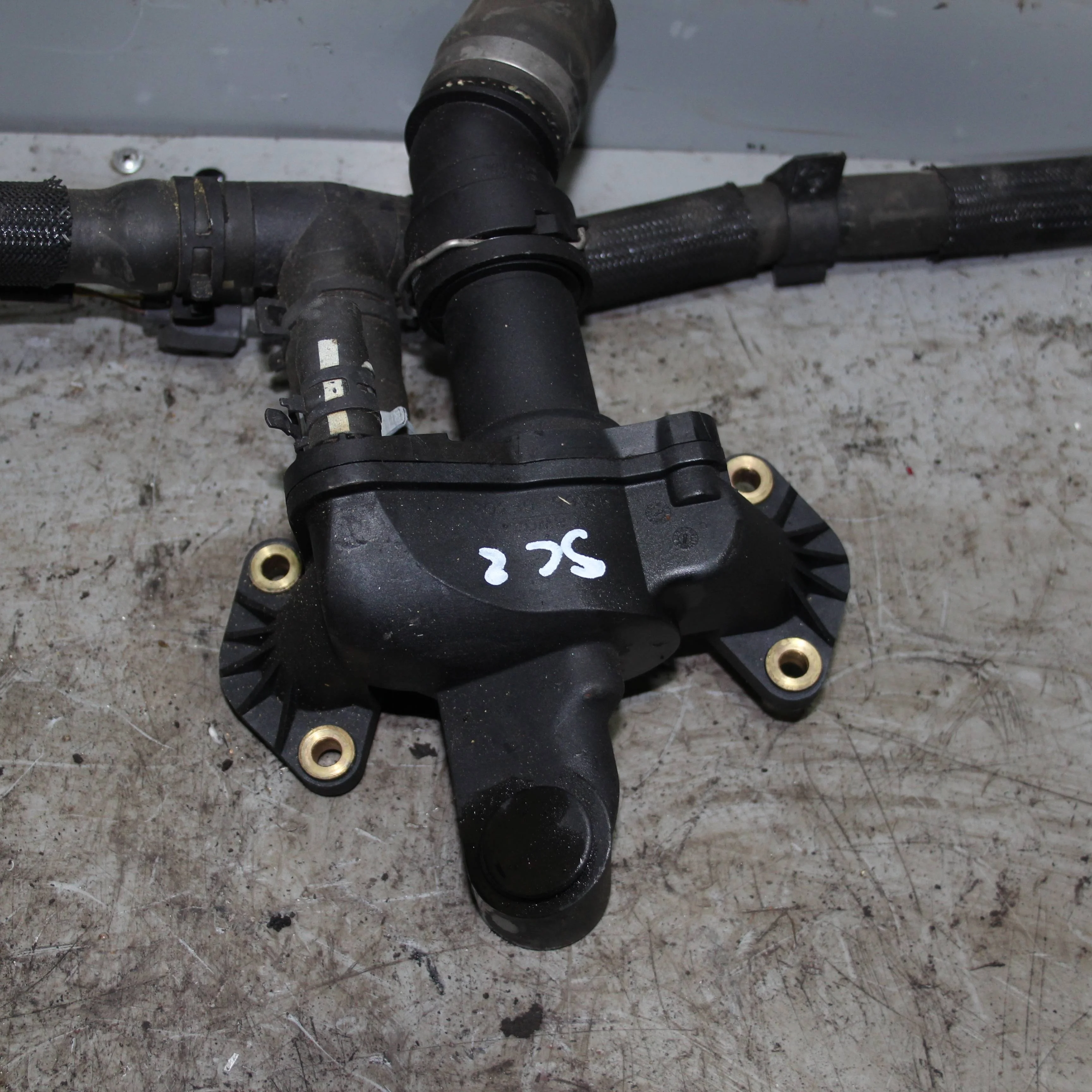 Патрубок радиатора (тройник) JAGUAR XF I рестайли