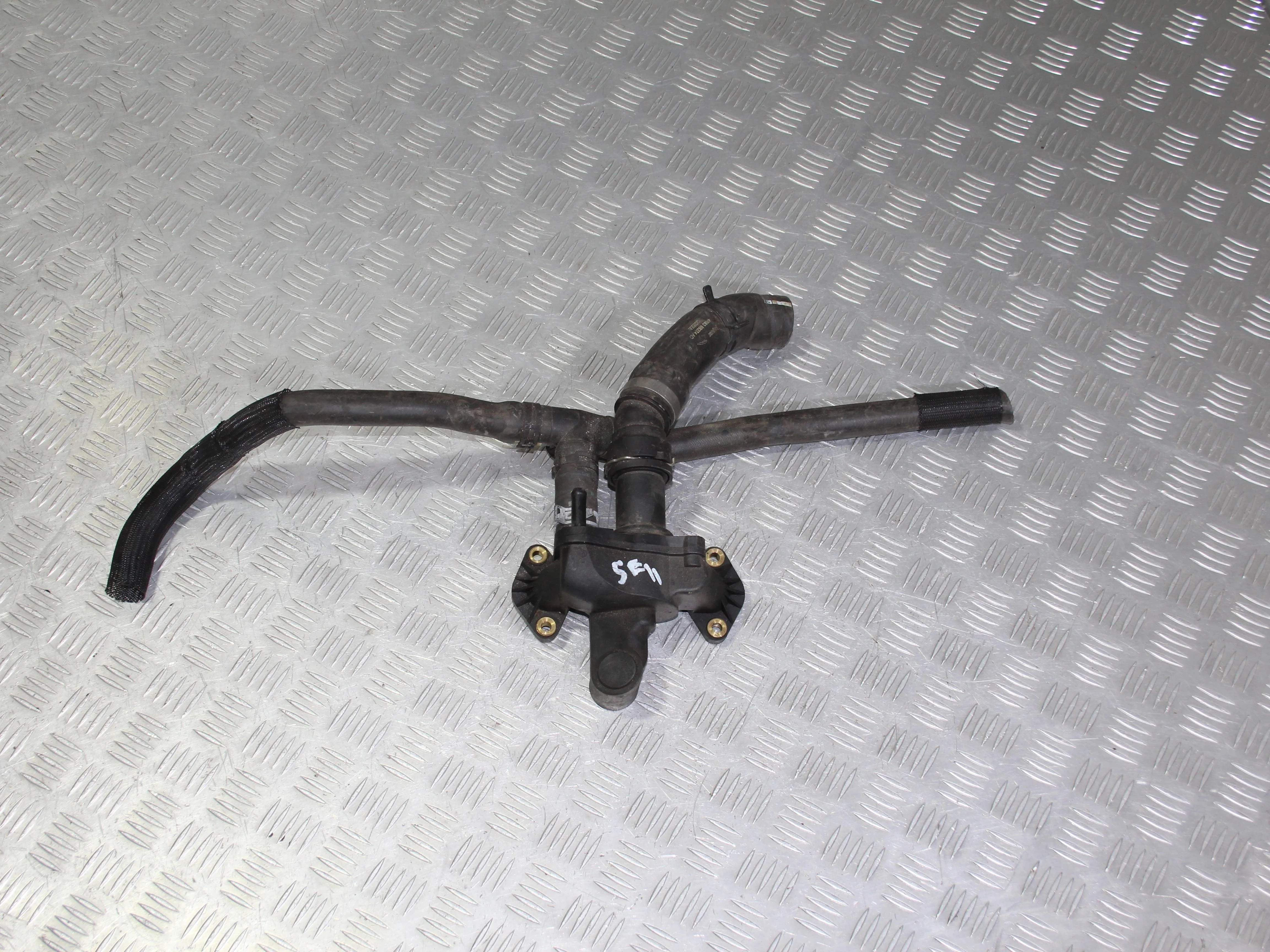 Патрубок радиатора (тройник) JAGUAR XF I рестайли