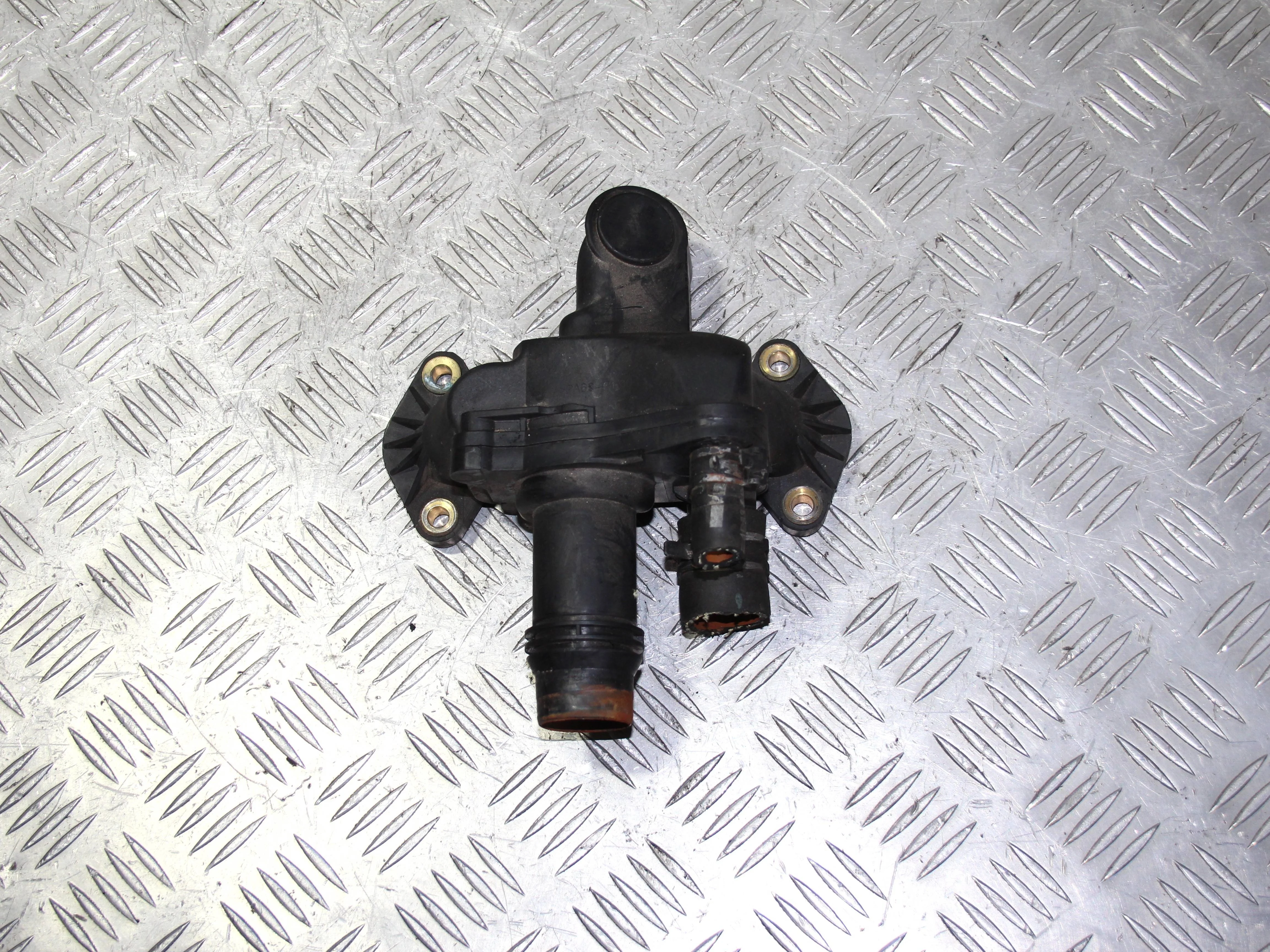 Патрубок радиатора (тройник) JAGUAR XF I рестайли