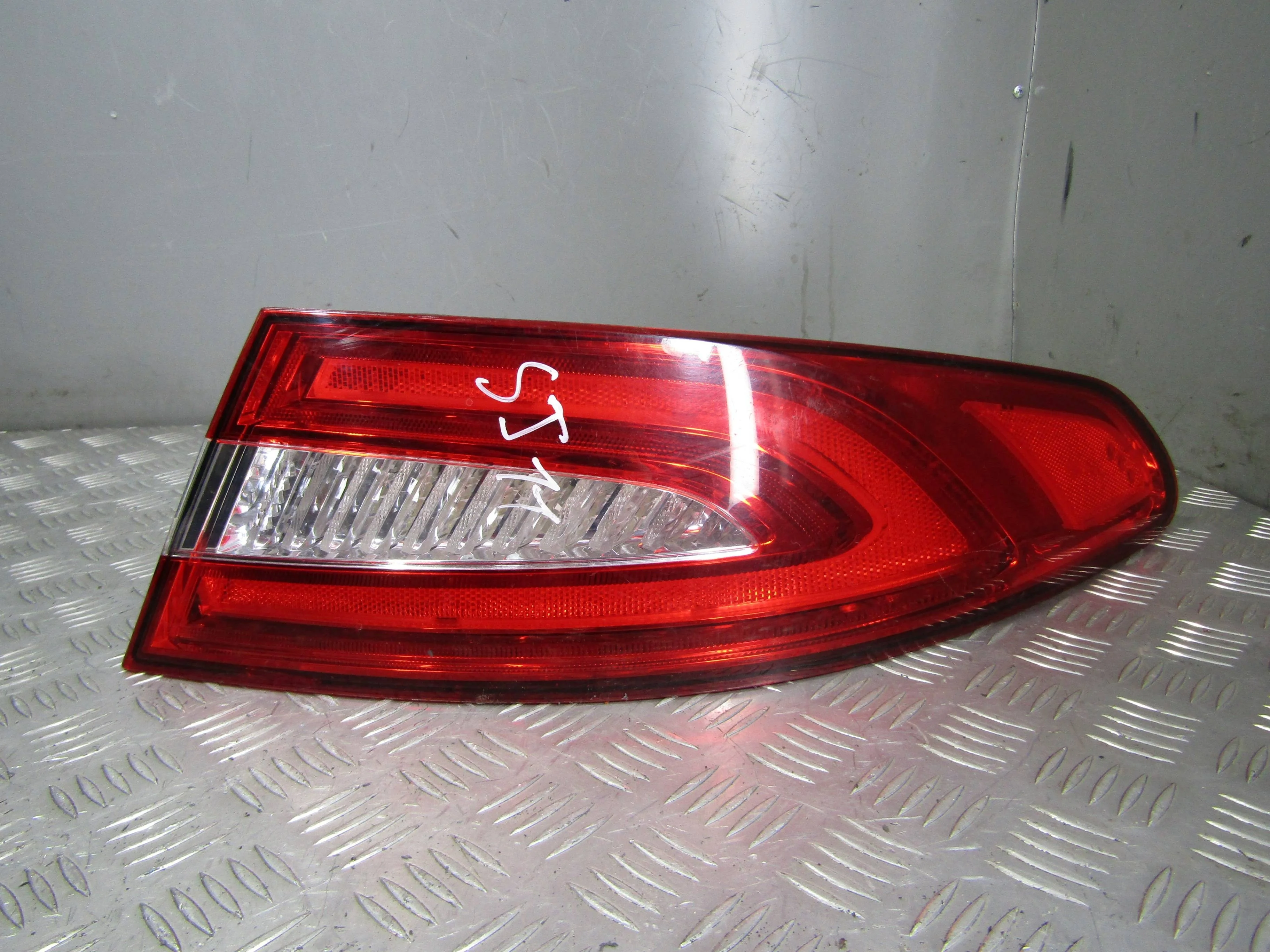 Фонарь внешний правый JAGUAR XF I рестайлинг (201