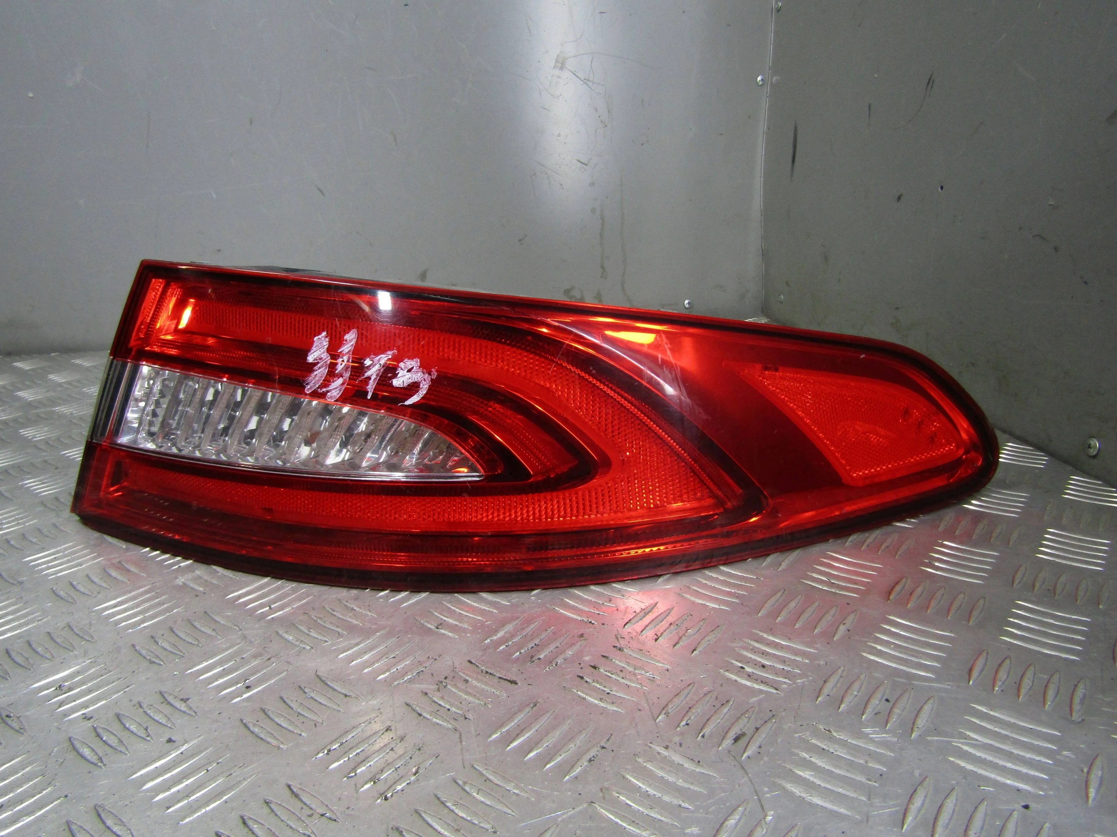 Фонарь внешний правый JAGUAR XF I рестайлинг (201