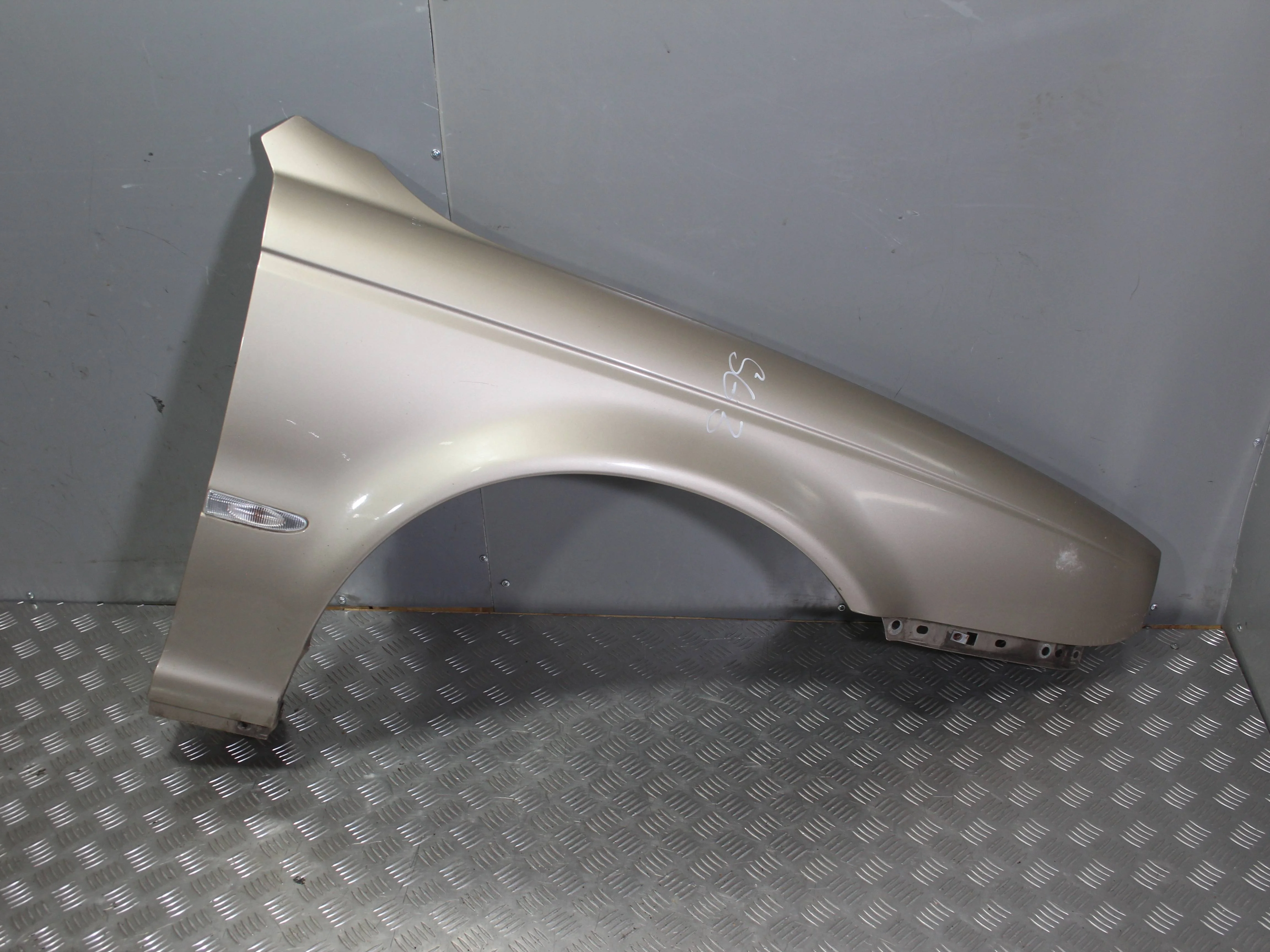 Крыло переднее правое JAGUAR X-type I (2001—2009)