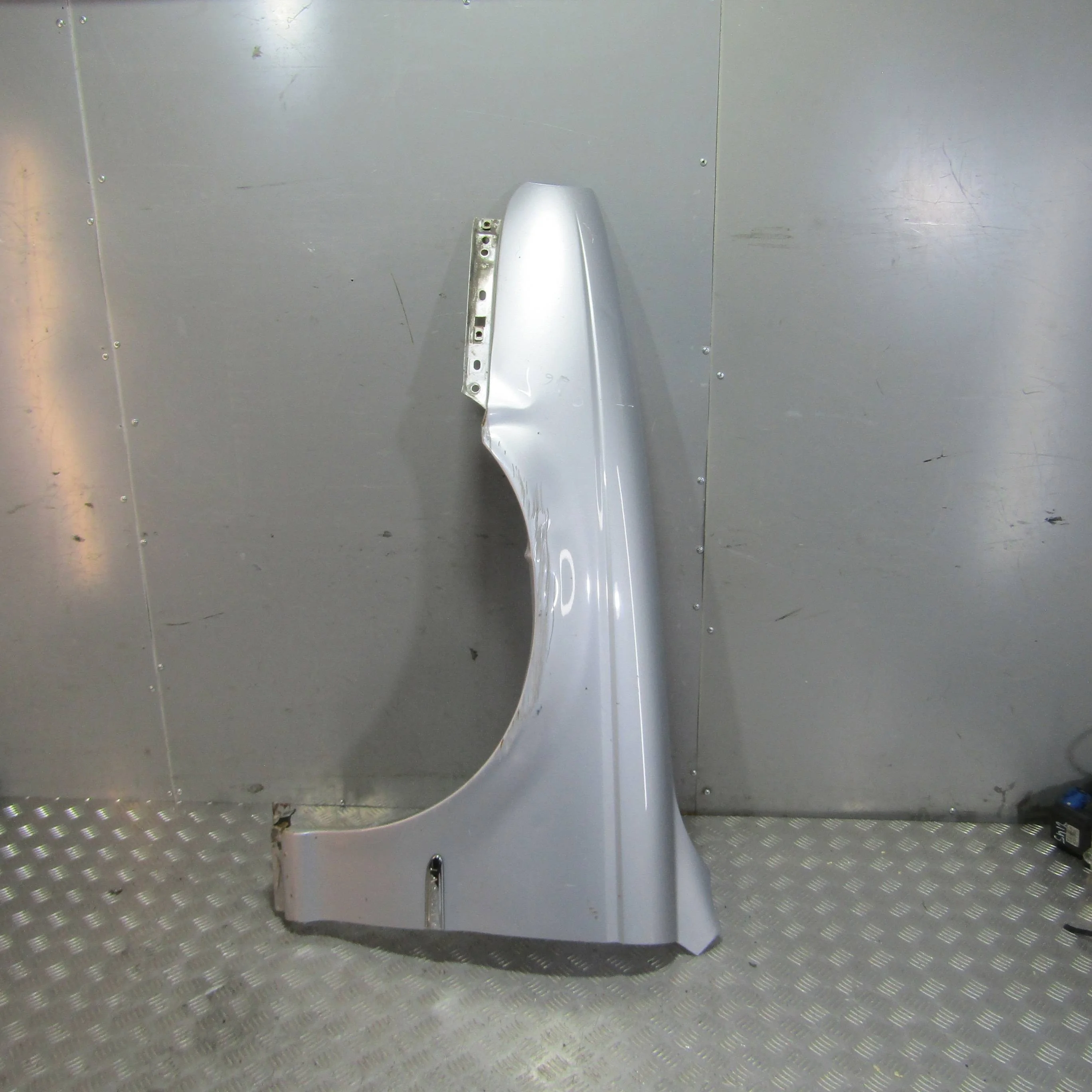 Крыло переднее левое JAGUAR X-type I (2001—2009)