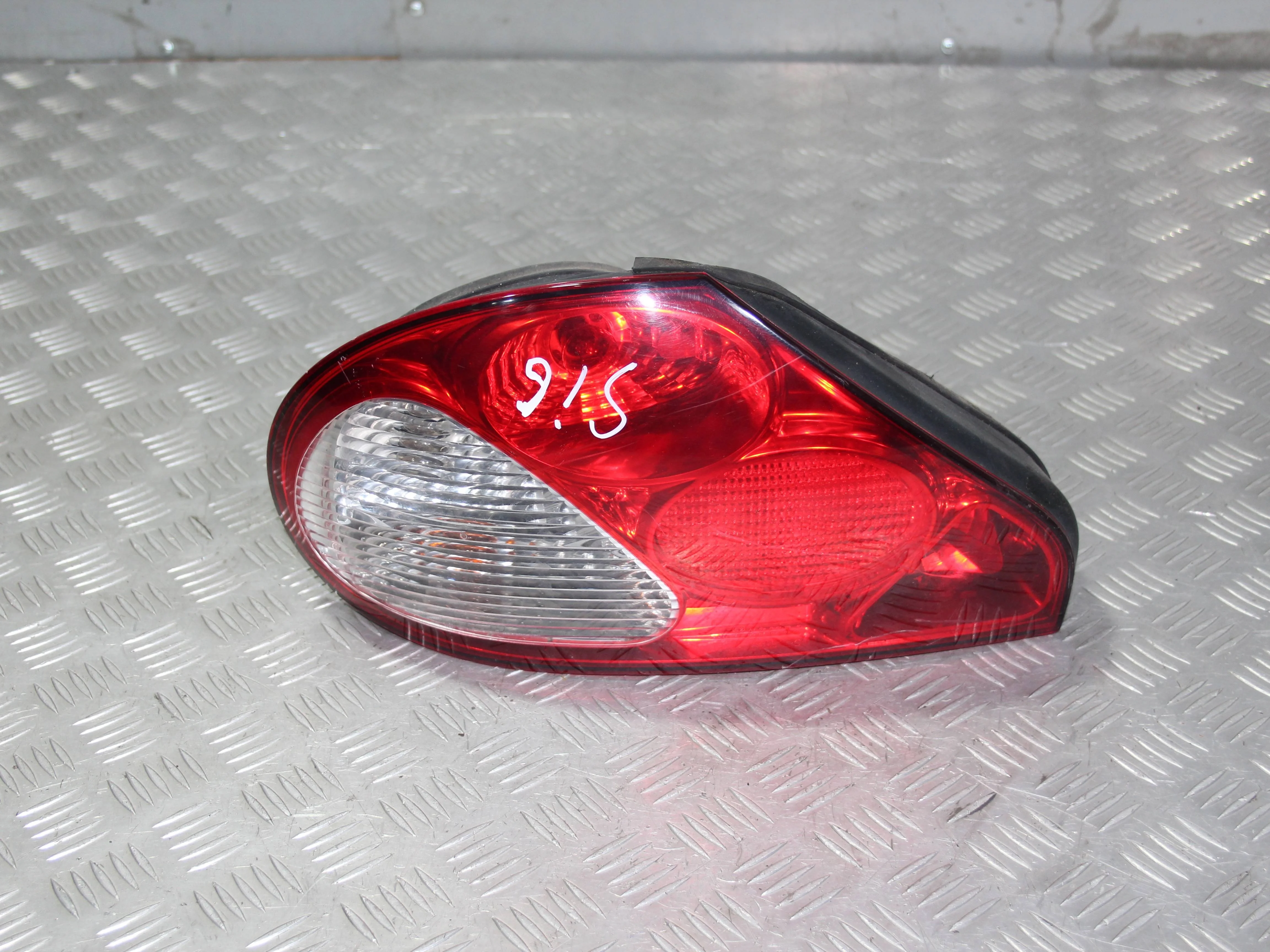 Фонарь задний левый JAGUAR X-type I (2001—2009)