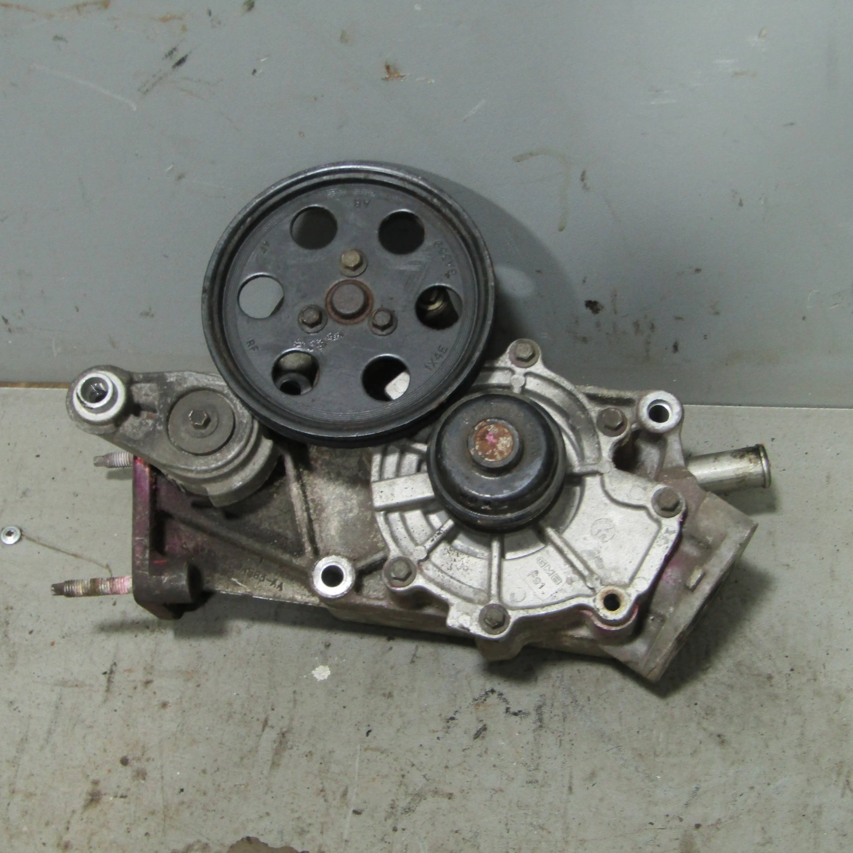 Насос водяной (помпа) JAGUAR X-type I (2001—2009)