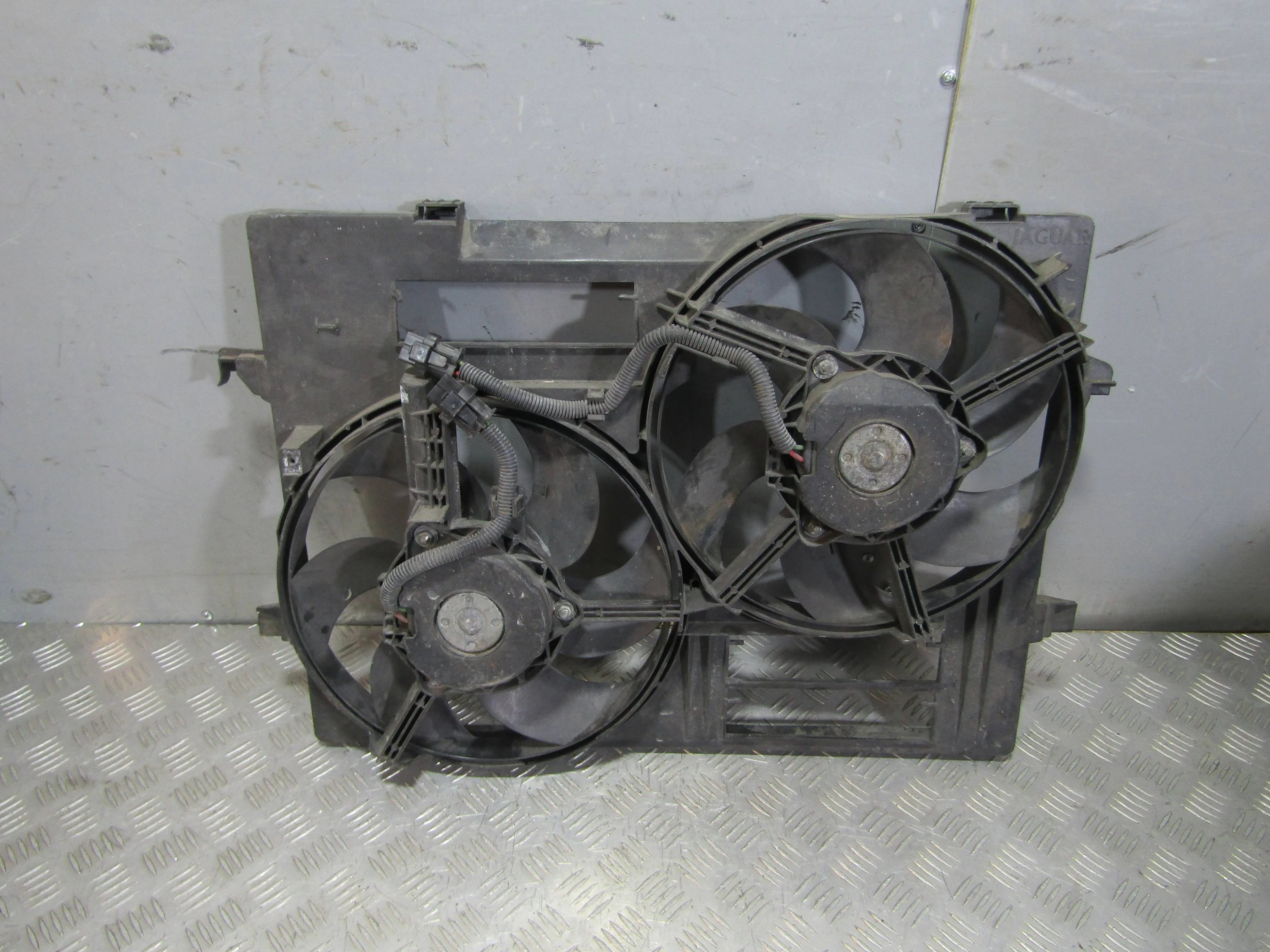 Диффузор вентилятора в сборе с вентиляторами JAGU