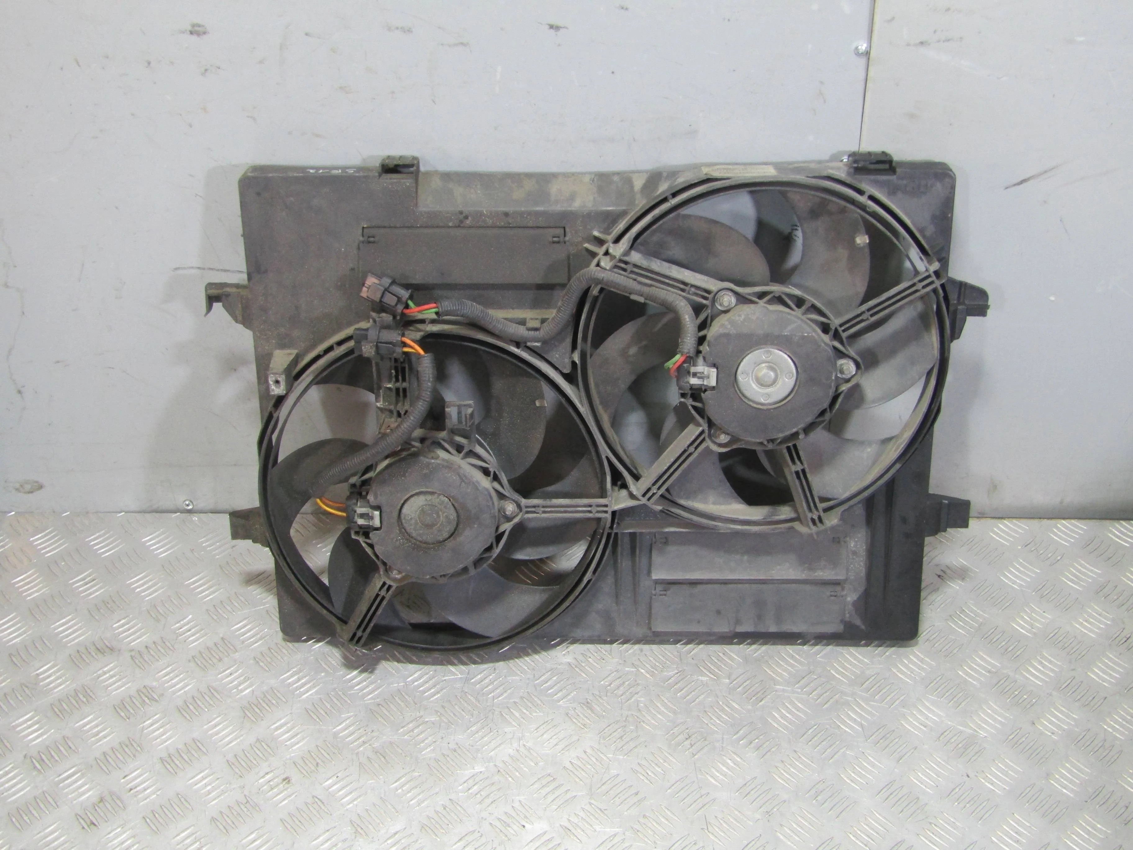 Диффузор вентилятора в сборе с вентиляторами JAGU