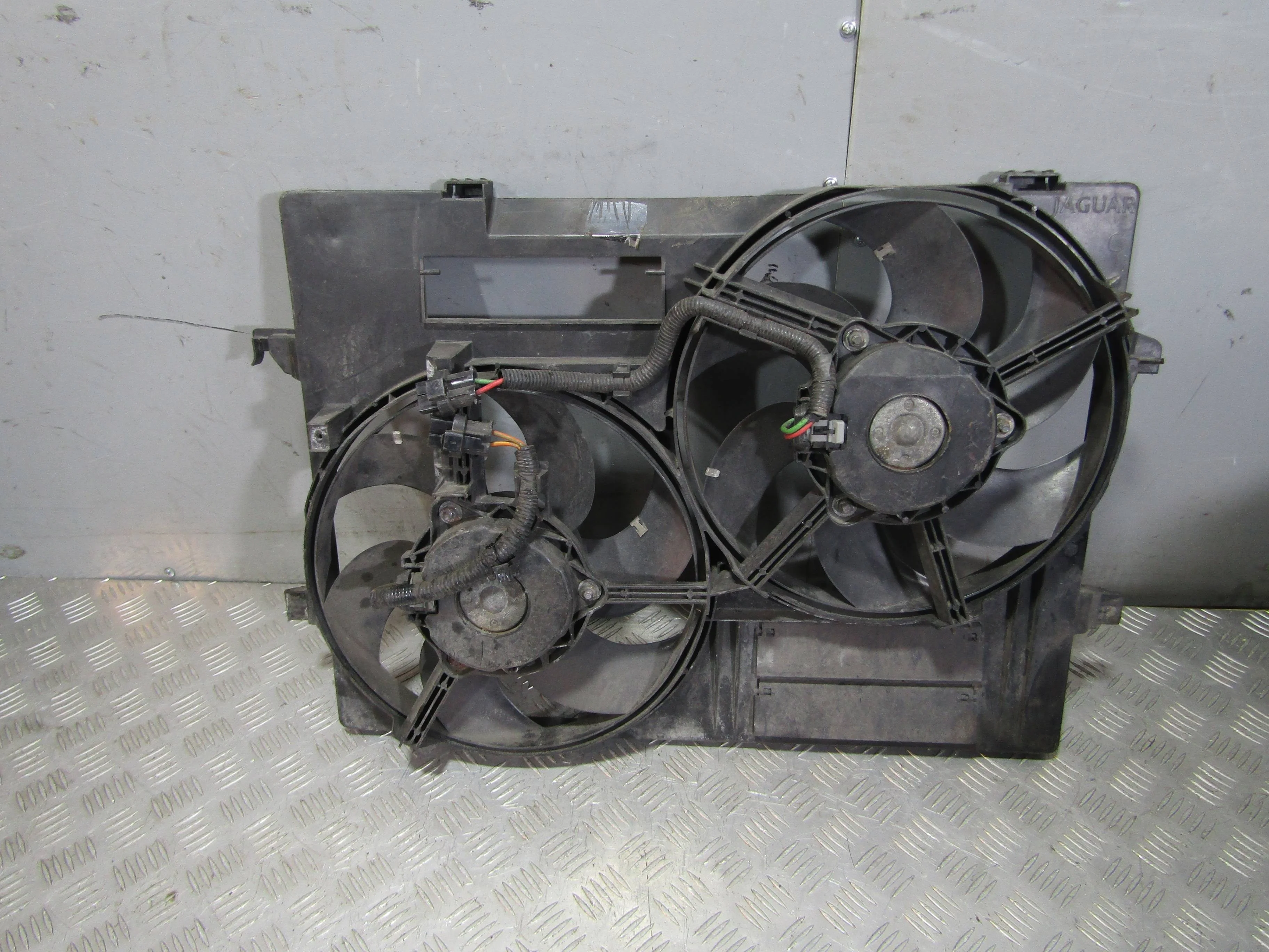 Диффузор вентилятора в сборе с вентиляторами JAGU