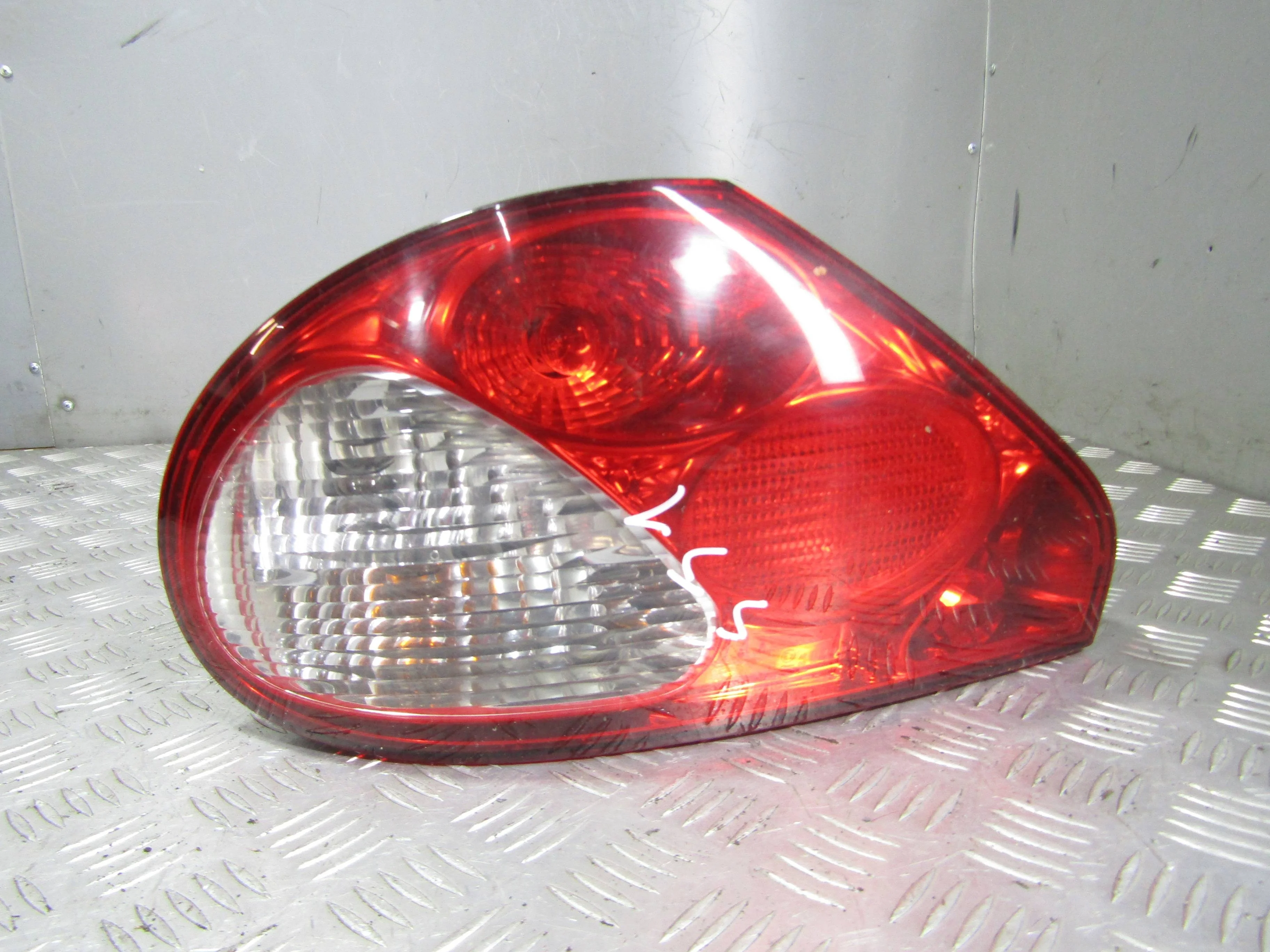 Фонарь внешний левый JAGUAR X-type I (2001—2009)