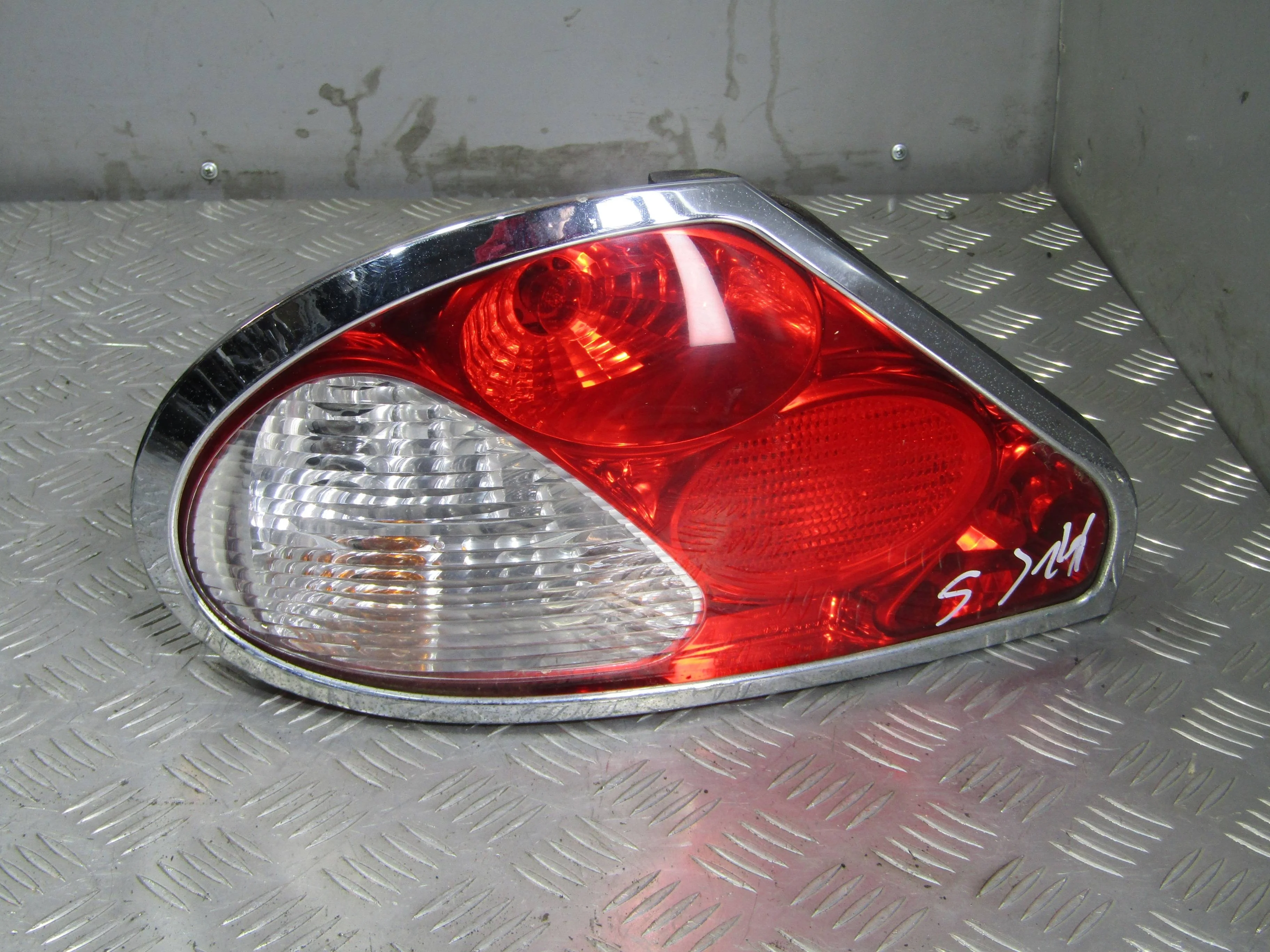 Фонарь внешний левый JAGUAR X-type I (2001—2009)