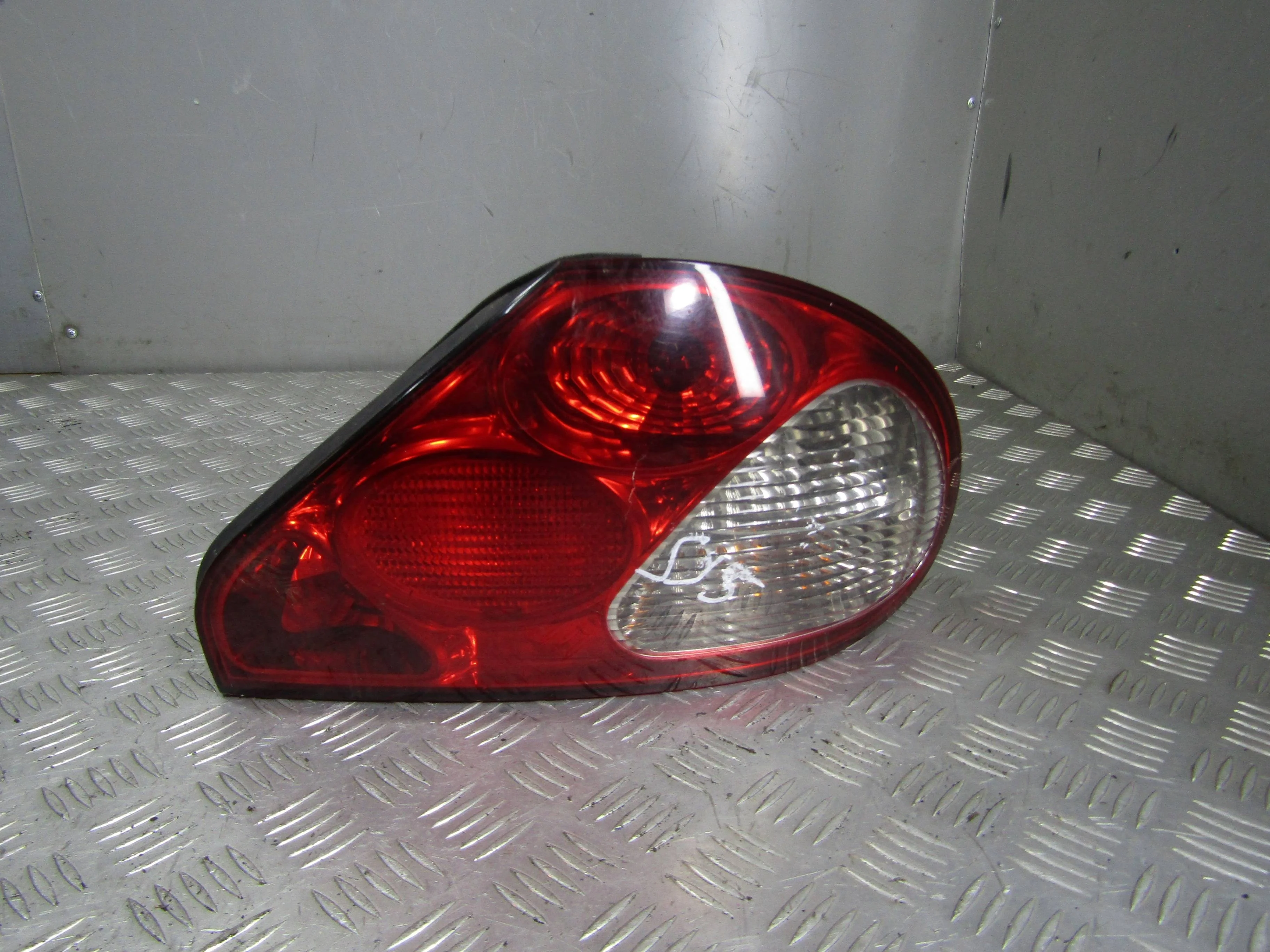 Фонарь внешний правый JAGUAR X-type I (2001—2009)