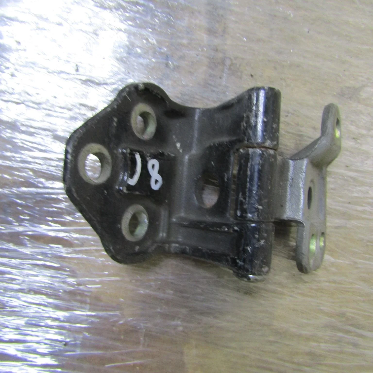 Петля двери багажника нижняя HONDA CR-V II рестай