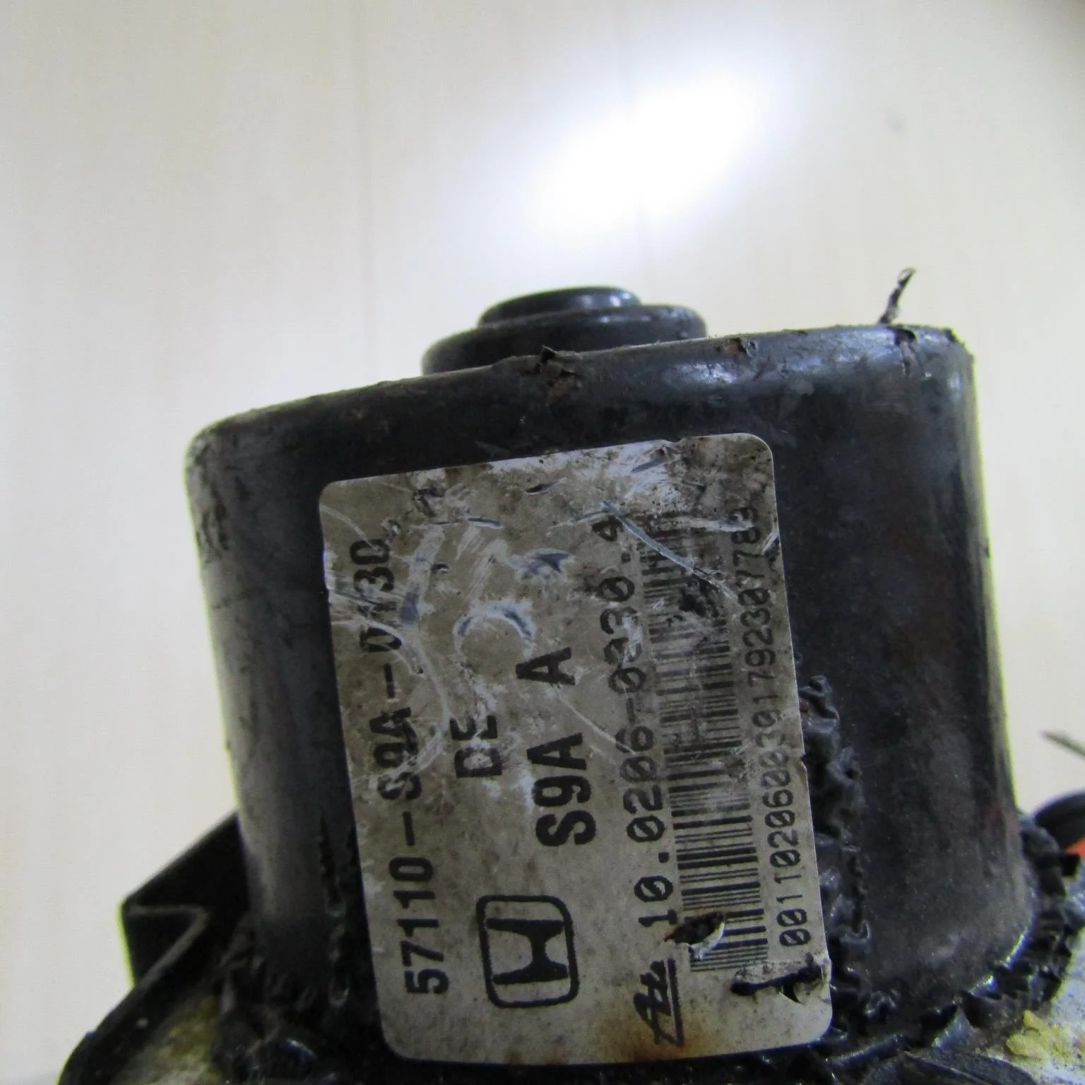 Блок ABS (насос) HONDA CR-V II рестайлинг (2004—2