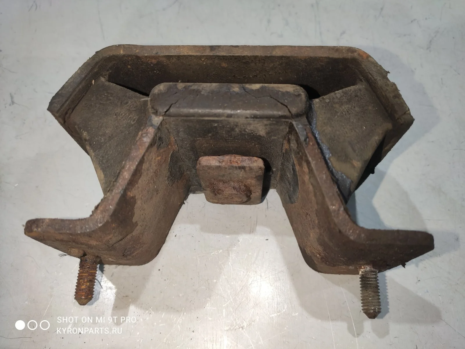 Подушка (опора) двигателя SsangYong Kyron 2009 D130