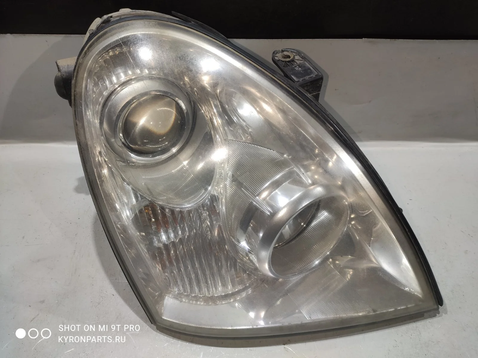 Фара SsangYong Rexton 2009 Y250