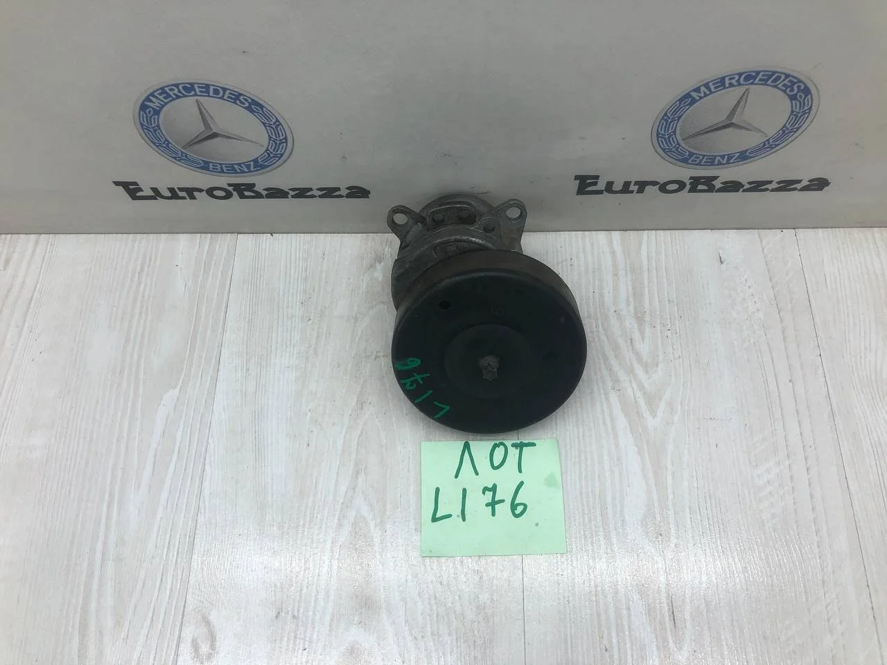 Натяжитель ремня Mercedes М111