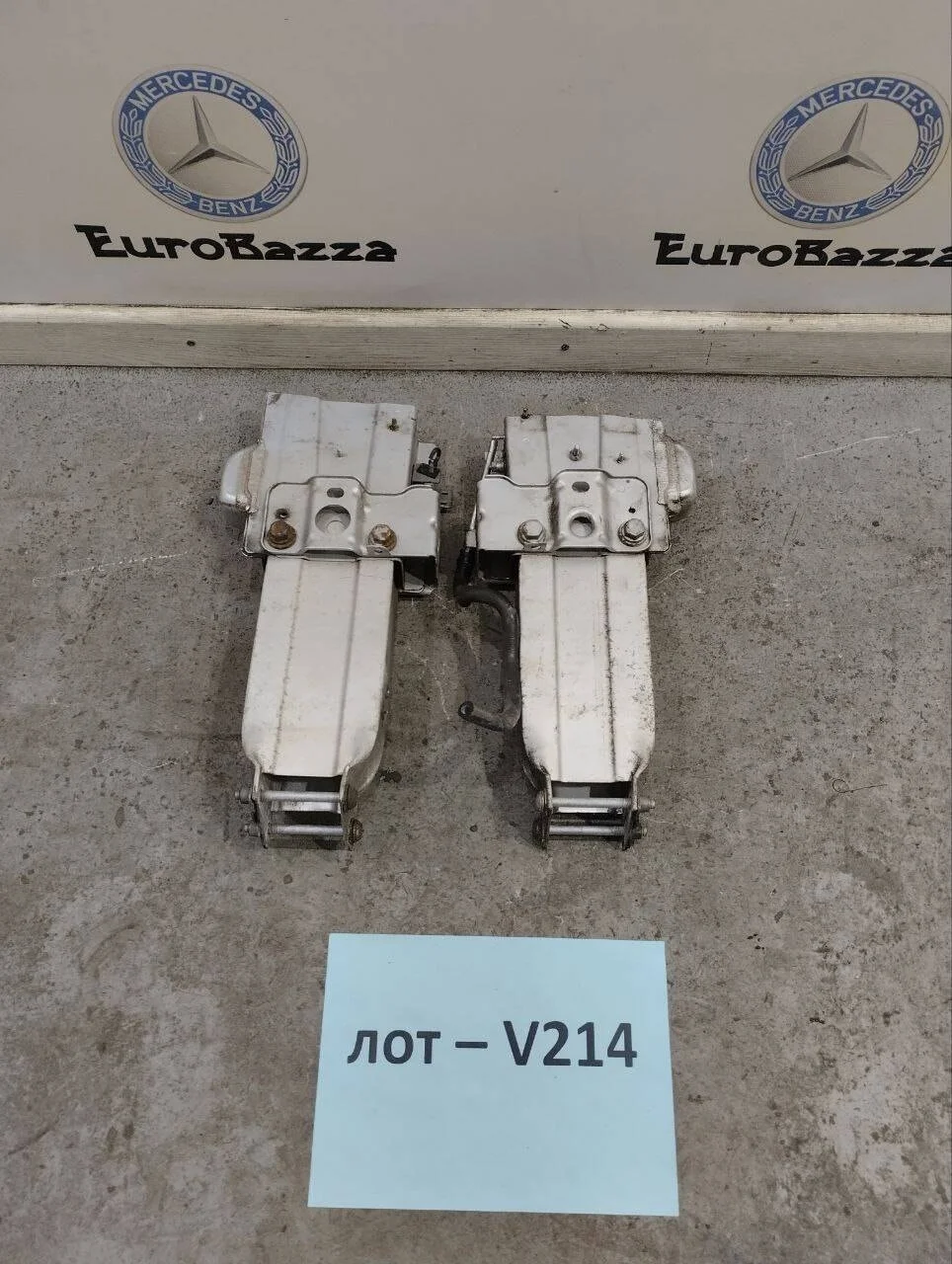 Кронштейн переднего усилителя Mercedes W207