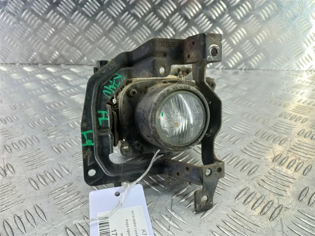 Фара противотуманная передняя MITSUBISHI LANCER I