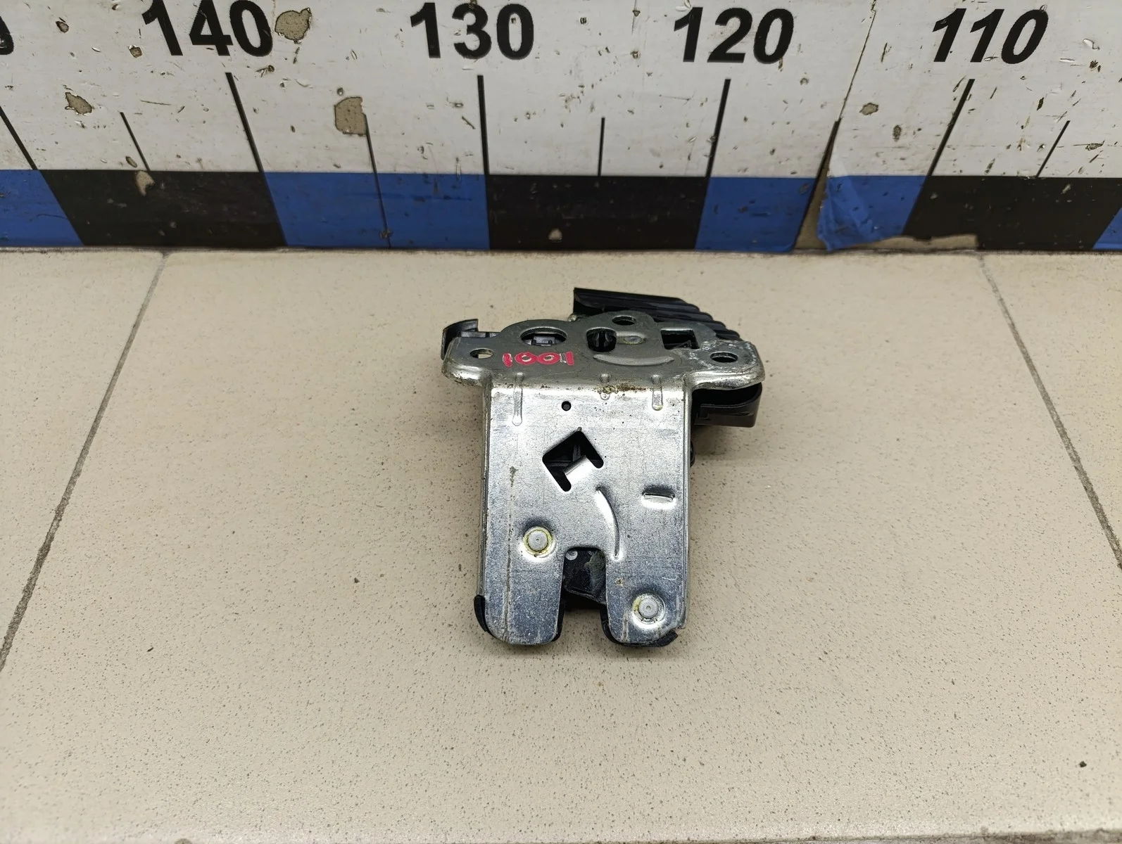 Замок багажника Jetta 2011>